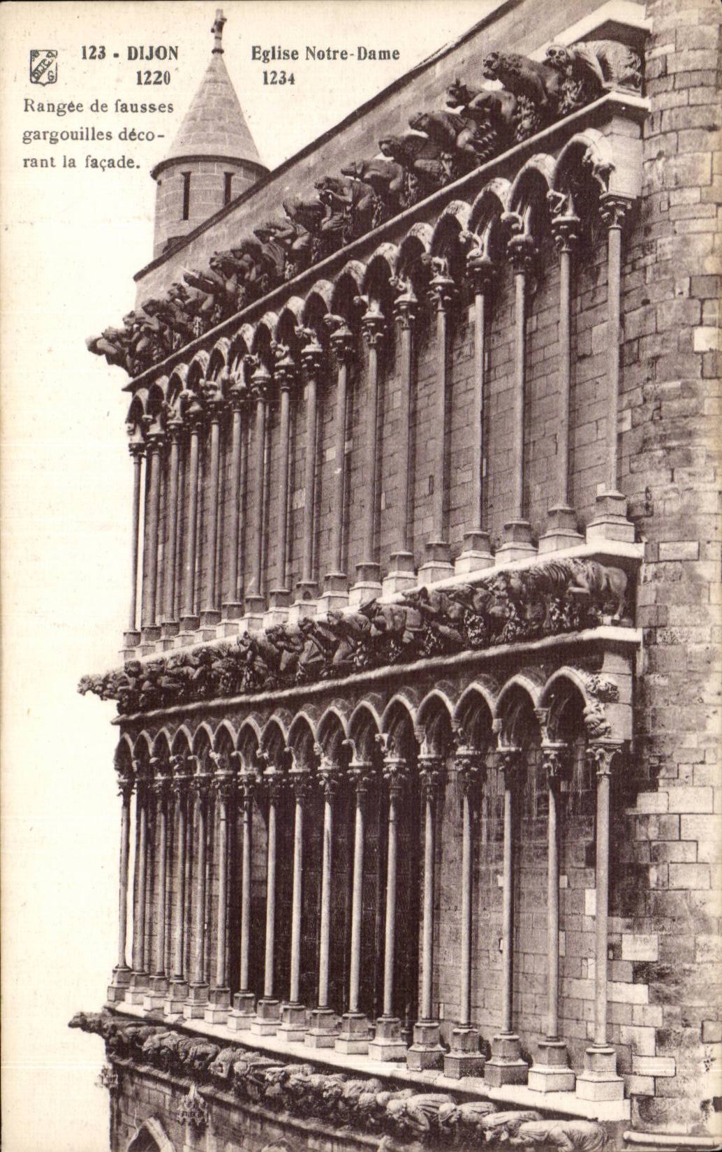 La iglesia de CPA Dijon Notre Dame arreglo de las canerias falsas del humo que adornaban el ataque frontal