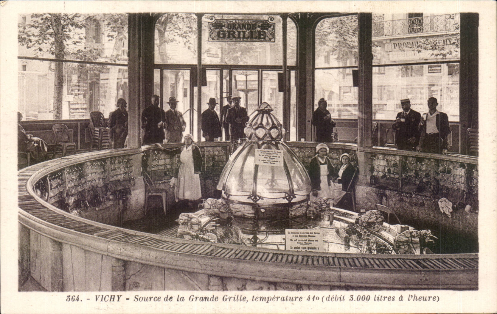 CPA Vichy Source de la grande grille 