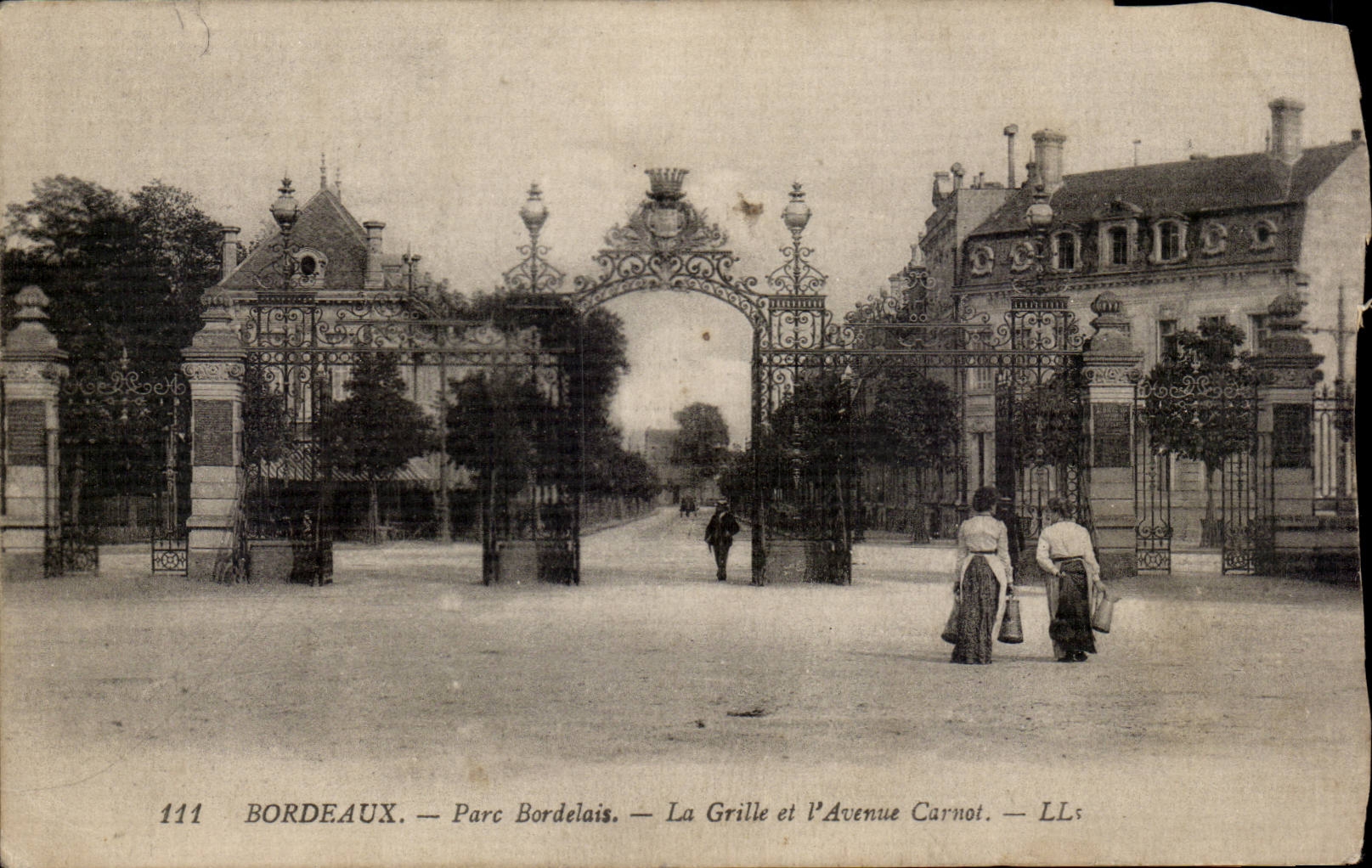 CPA Bordeaux Park of Bordeaux the grid and the Carnot avenue