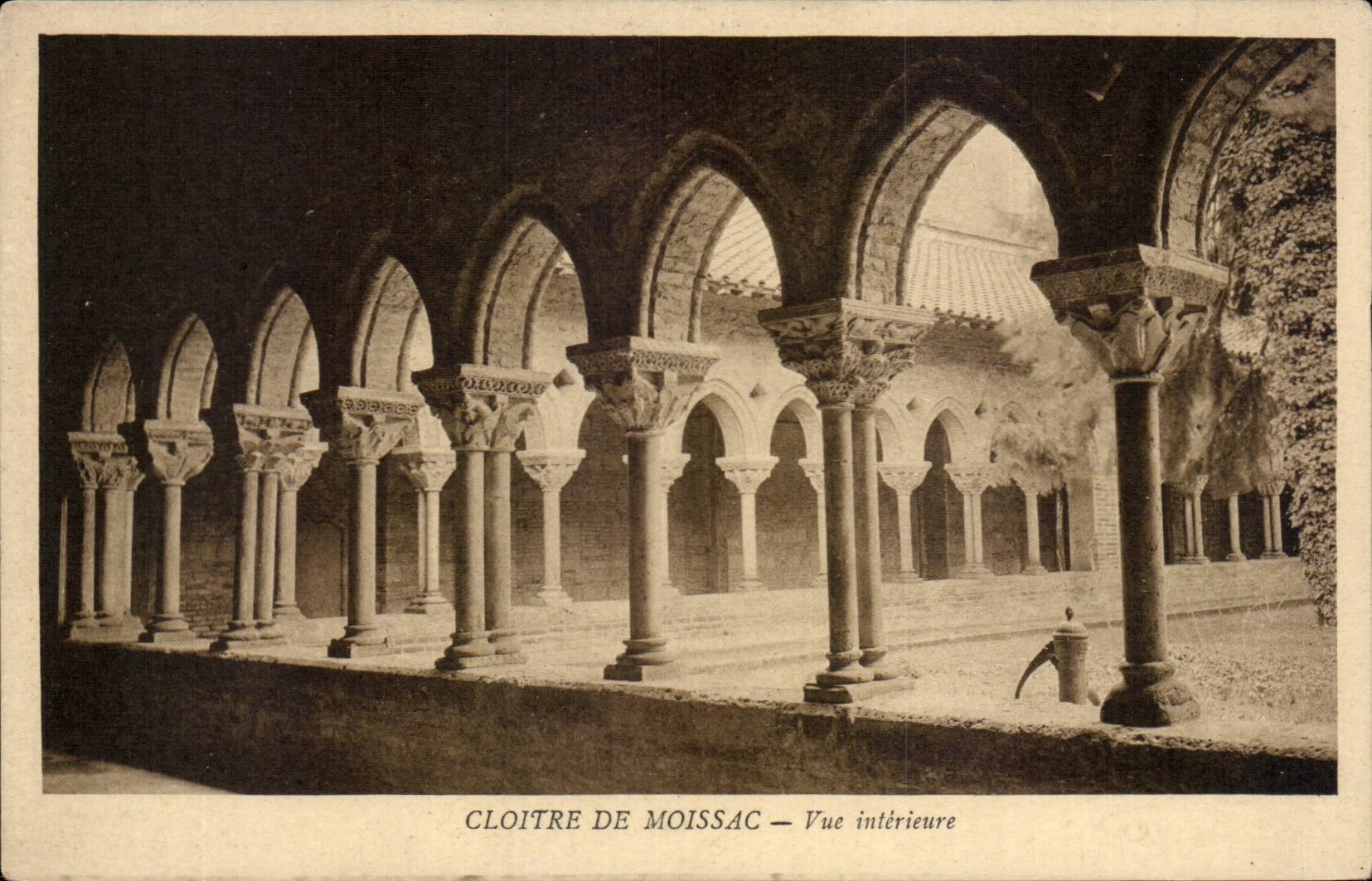 CPA Cloister of Moissac Seen interior