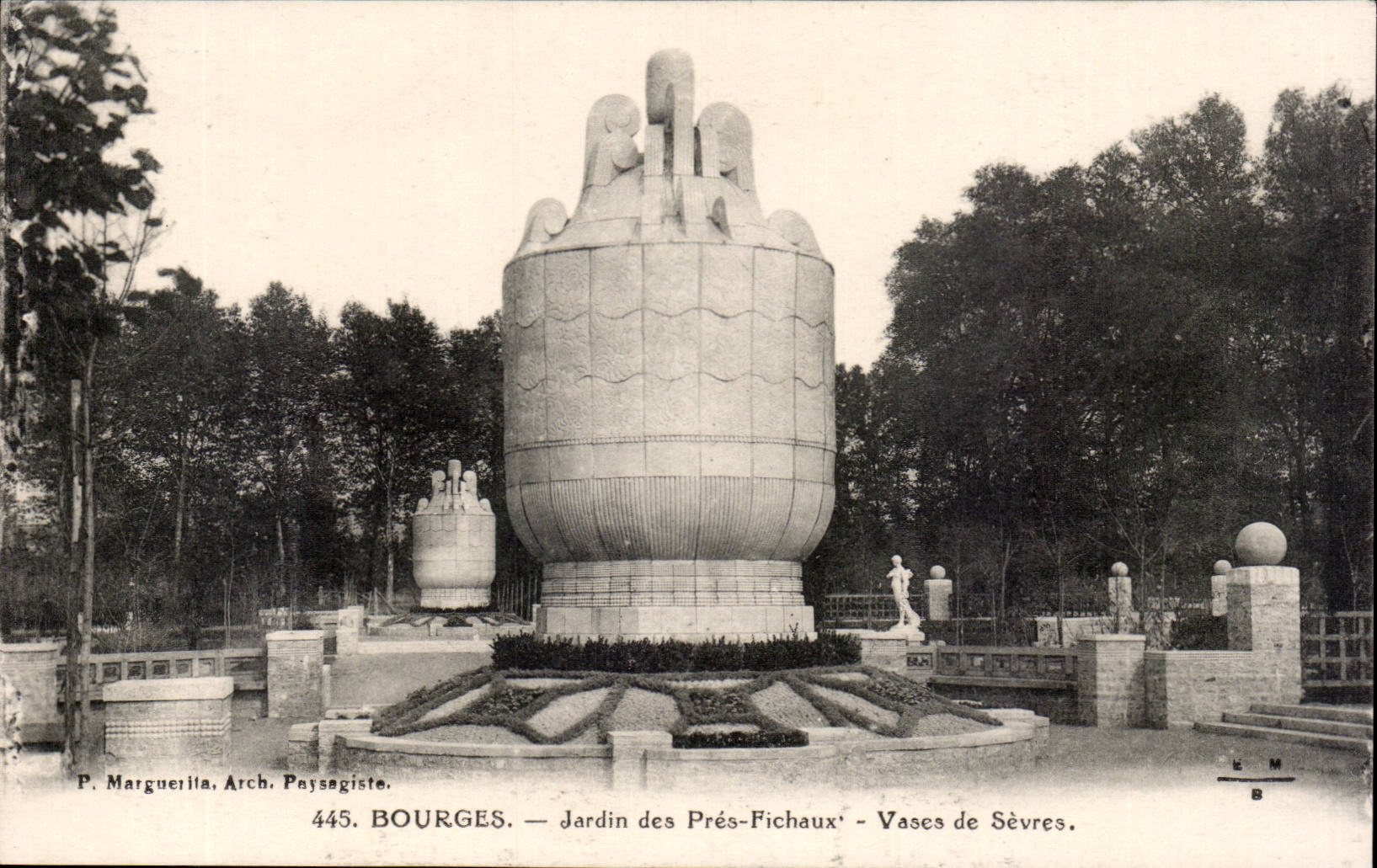 CPA Bourges Jardin de los floreros cercanos de Fichaux de separado