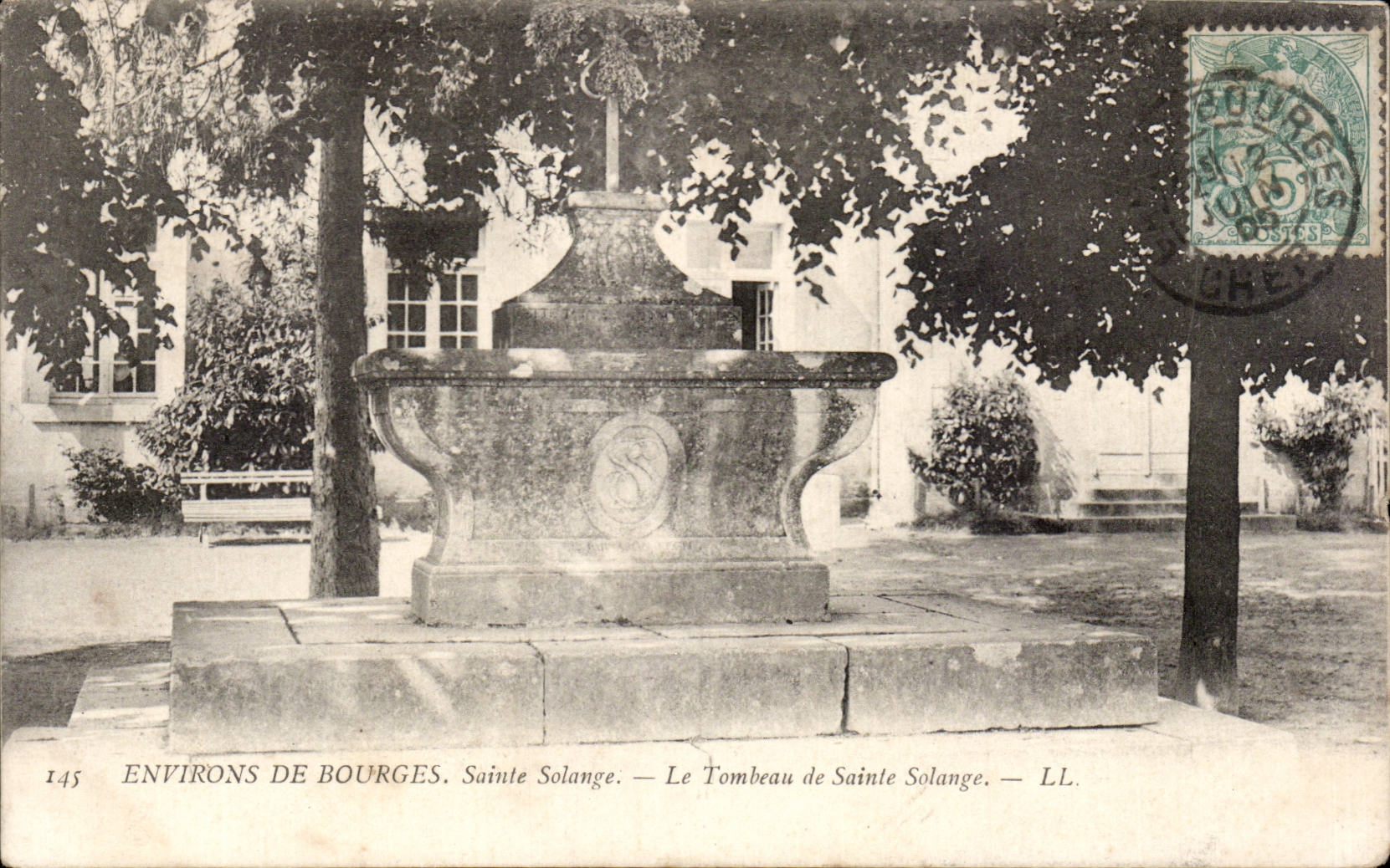 CPA Surroundings of Bourges Sainte Solange Le tomb