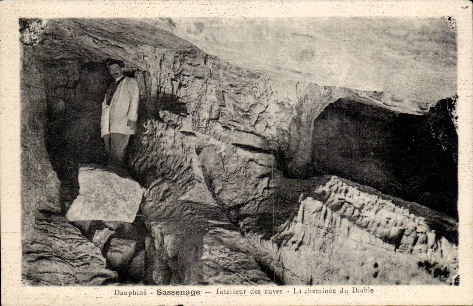 Dauphine CPA Interior Sassenage of the tanks the chimney of the devil