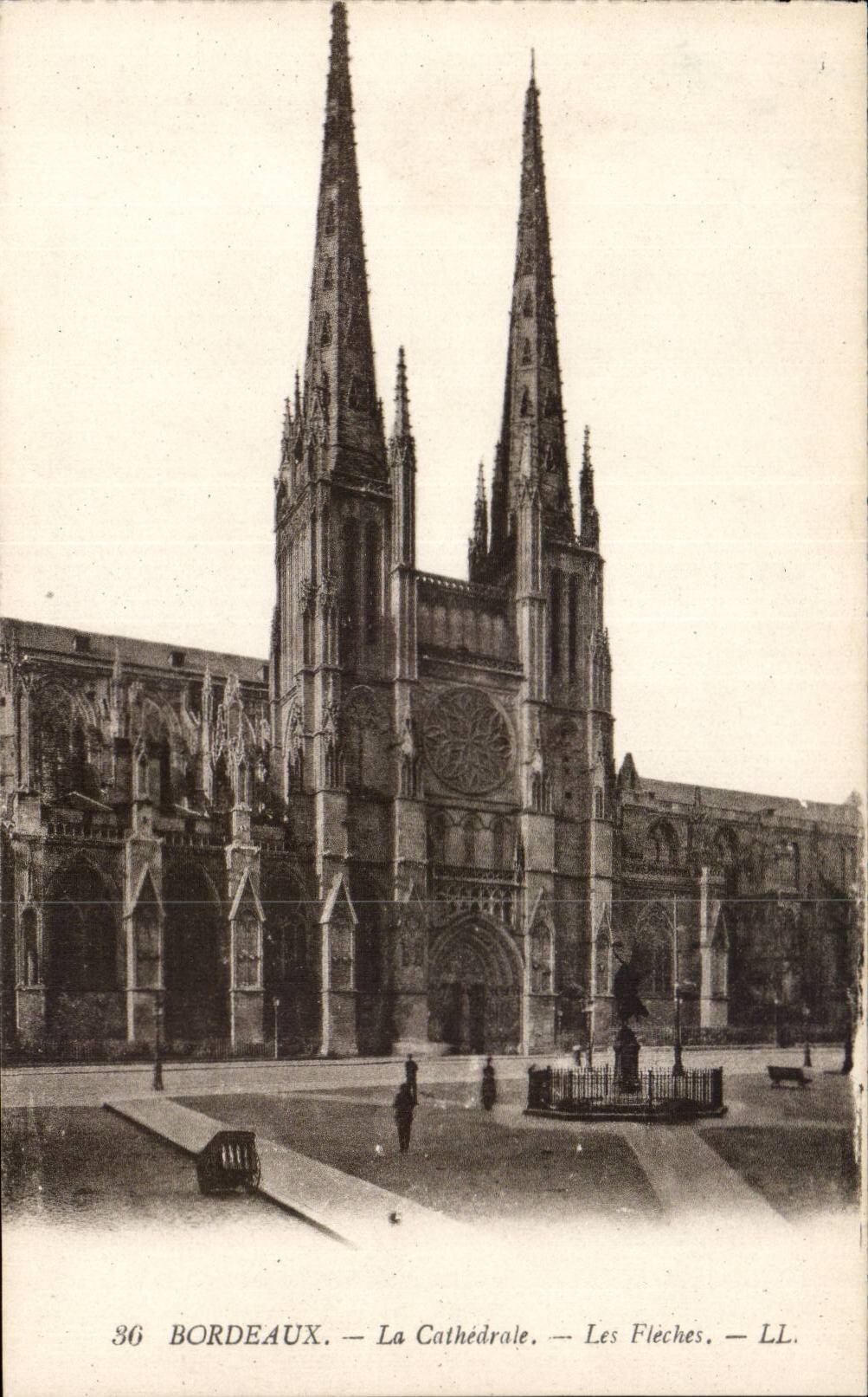 CPA Bordeaux the cathedral arrows