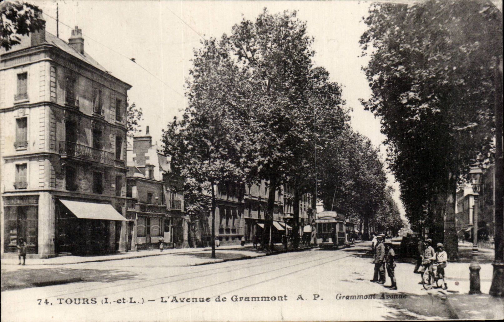 CPA Tours L'avenue de Grammont