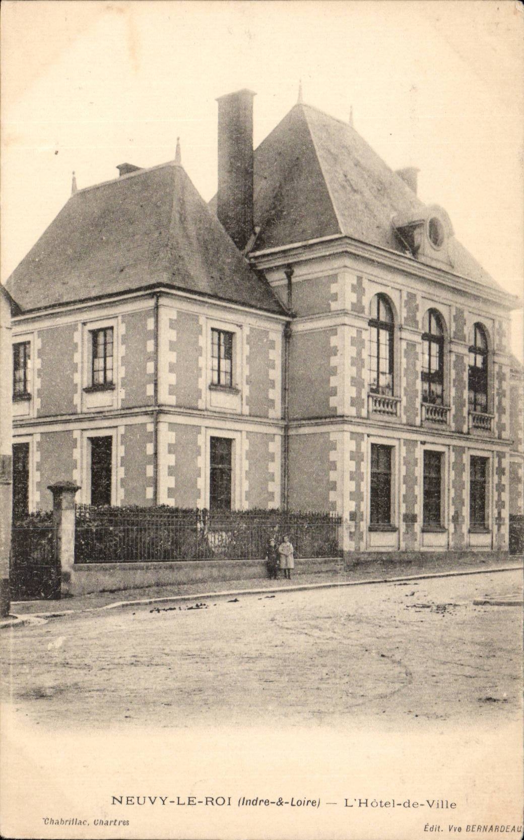 CPA Neuvy le Roi L'hotel de ville