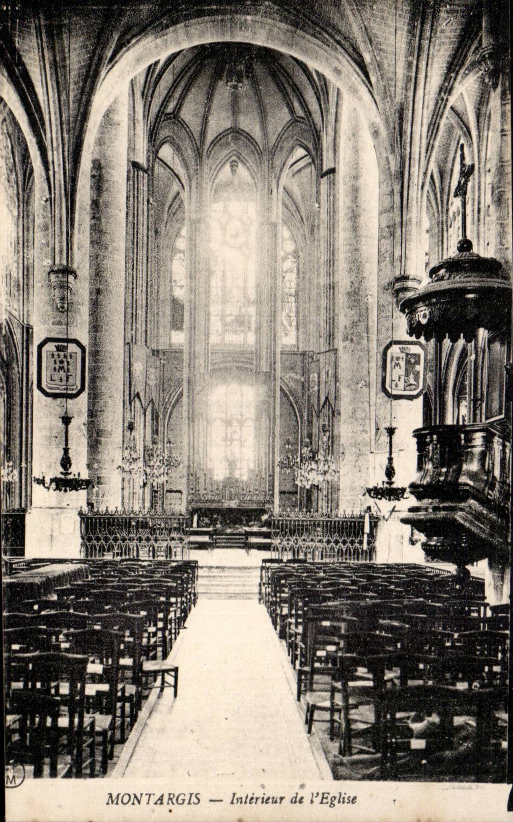 CPA Montargis interior de la iglesia