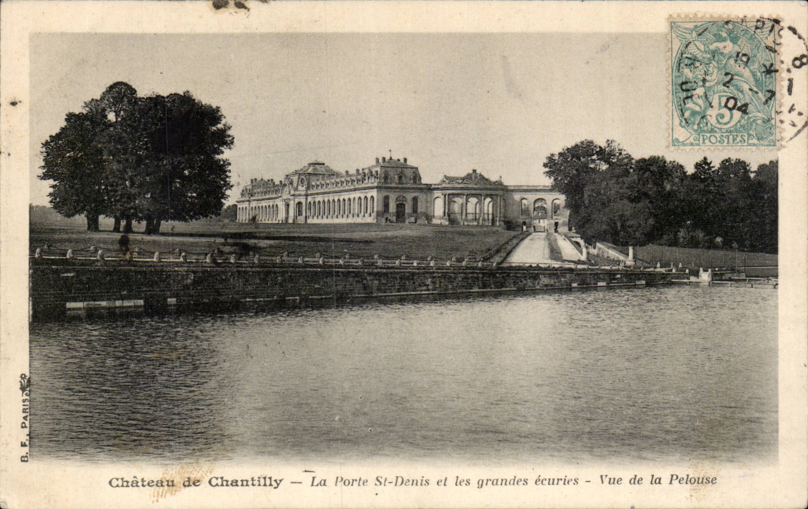 CPA Castle of Chantilly the door St Denis and large stables Seen of the lawn