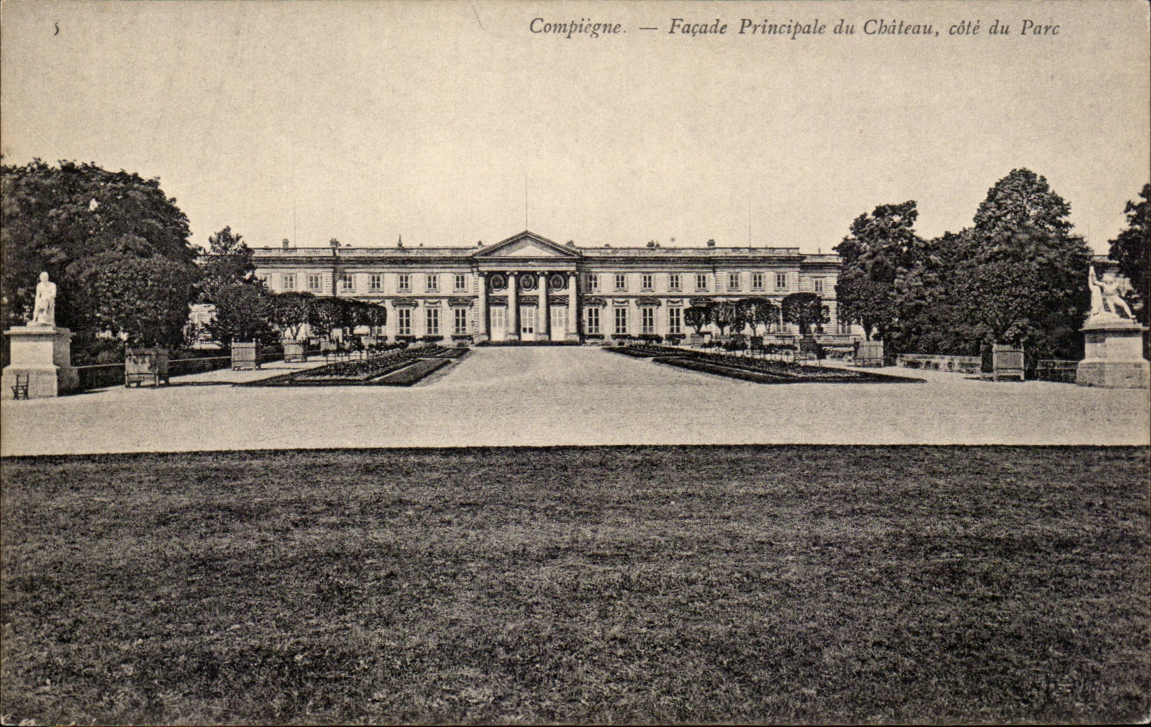 El principal de la fachada de CPA Compiegne del castillo dimensiona el parque