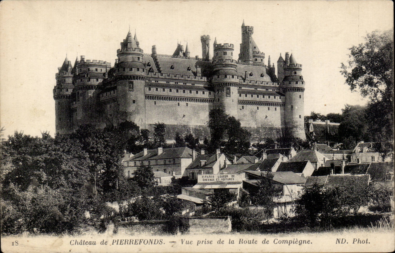 Castillo de CPA de Pierrefonds visto del camino de Compiegne