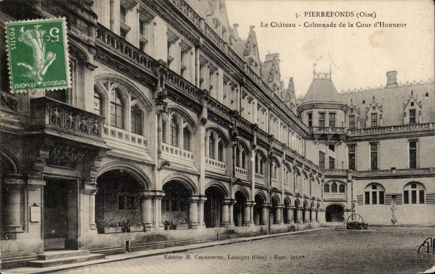 Castillo de CPA de la columnata de Pierrefonds del patio principal
