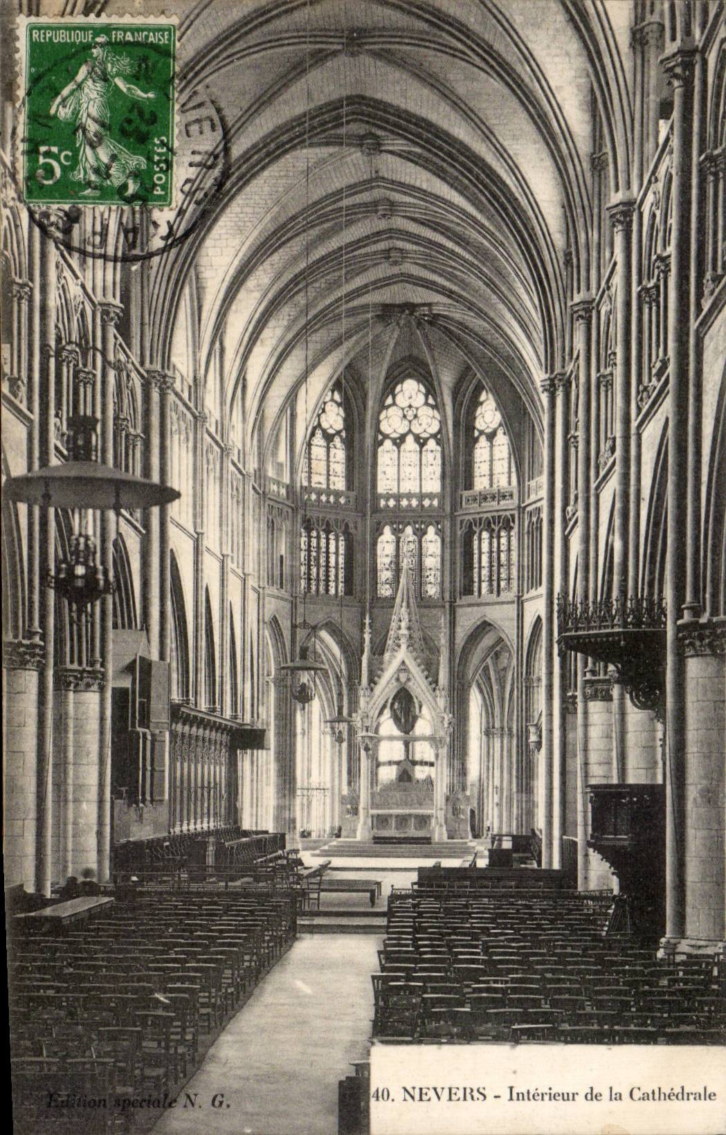 CPA Nevers interior de la catedral