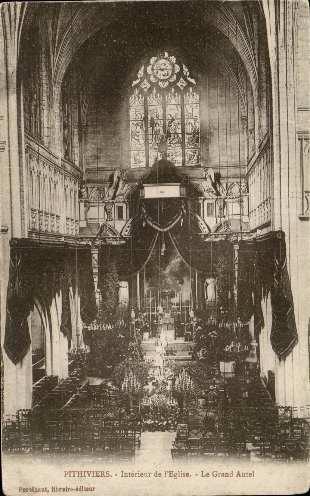 CPA Pithiviers Interieur de l'eglise Le grand autel