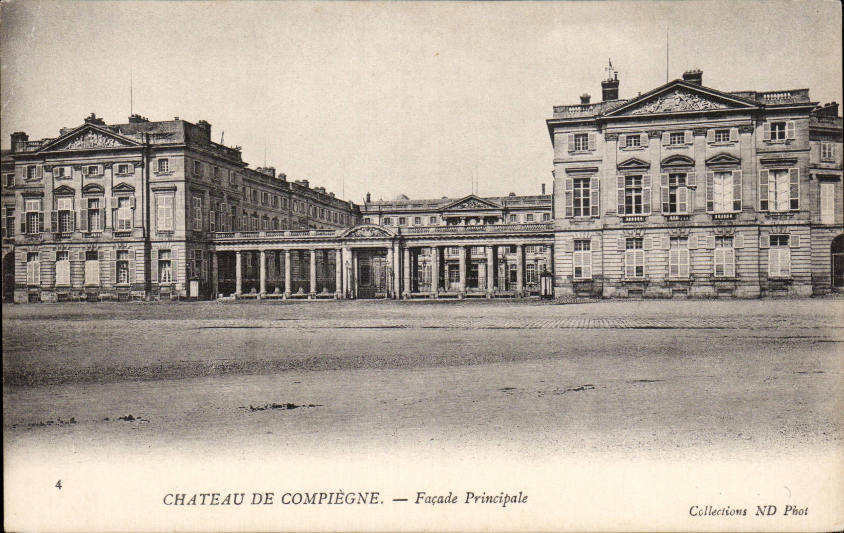 Ataque frontal del principal del castillo de CPA Compiegne
