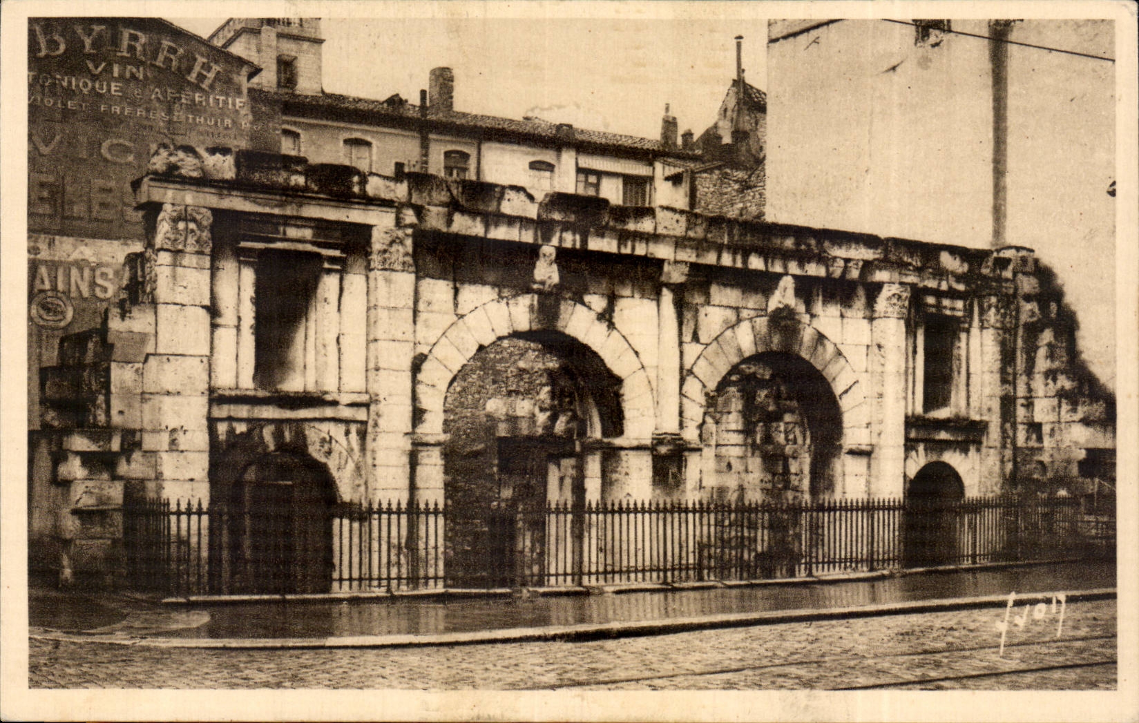 CPA Nimes la puerta de Auguste