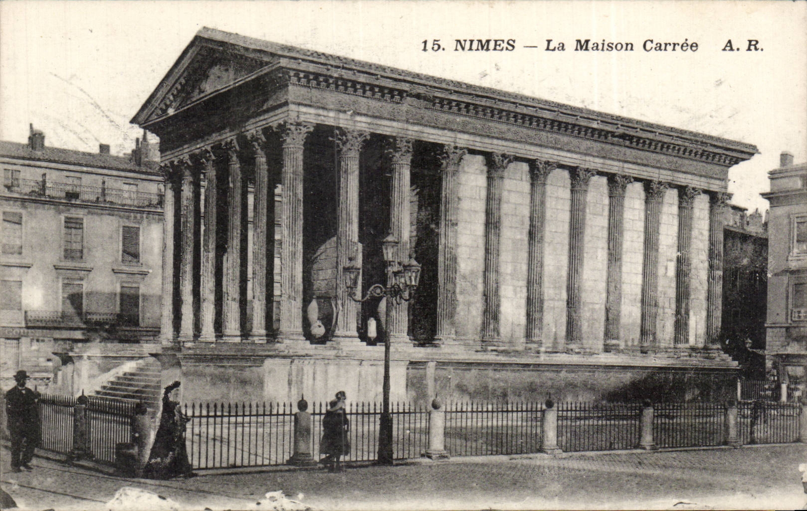 Casa cuadrada de CPA Nimes