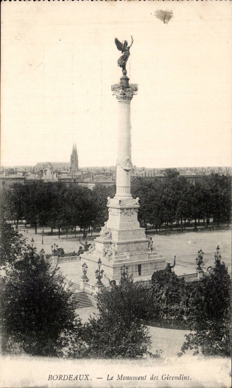 CPA Bordeaux Le monument of the Of Gironde ones