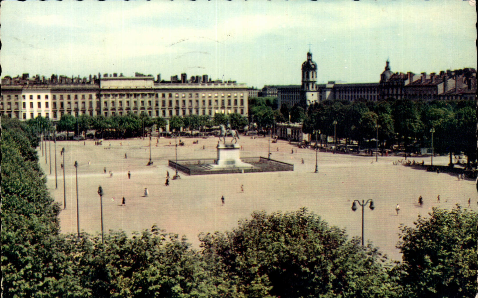 CPSM Lyon Places Bellecour