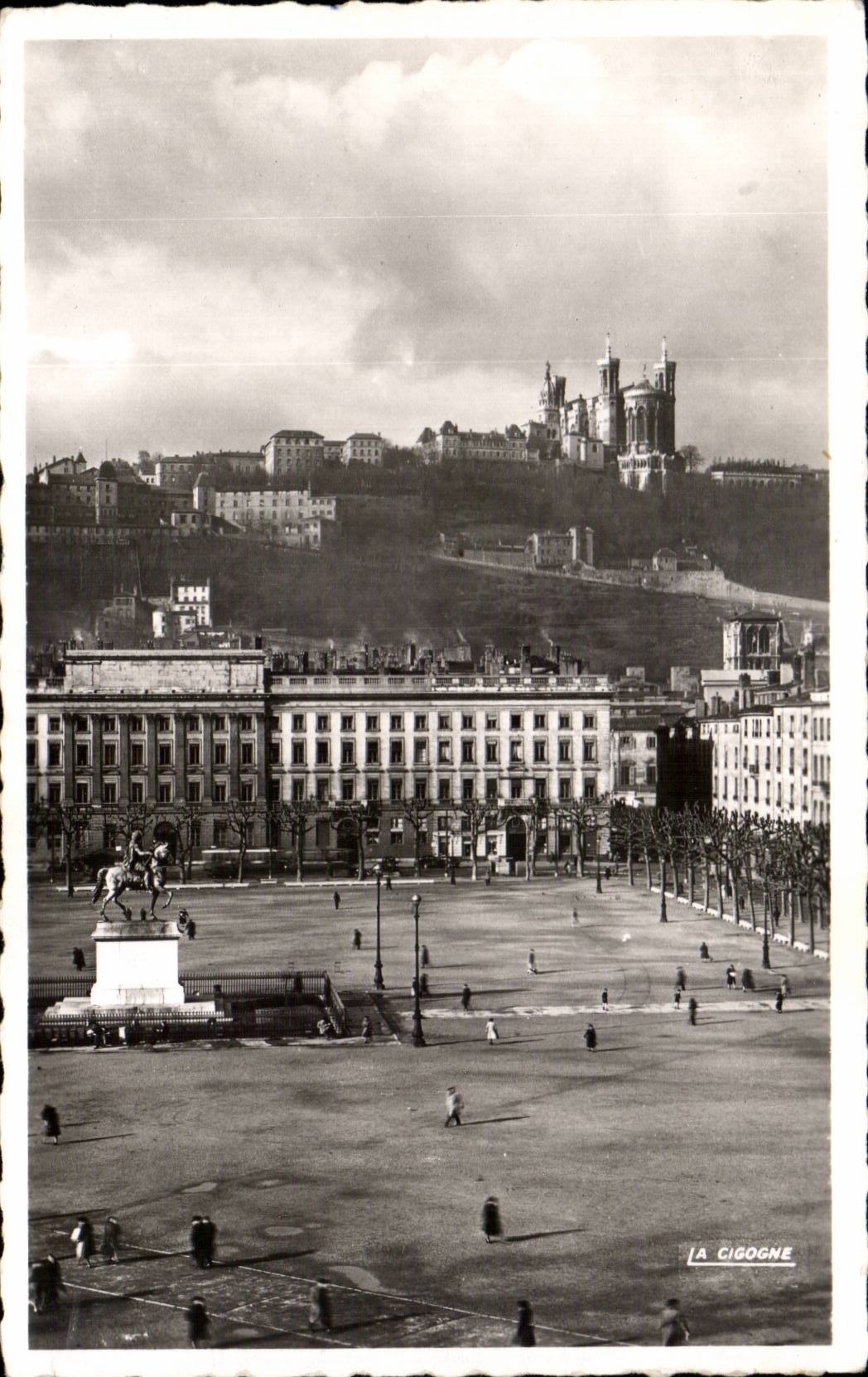 CPSM Lyon Places Bellecour and the slope of Fourviere