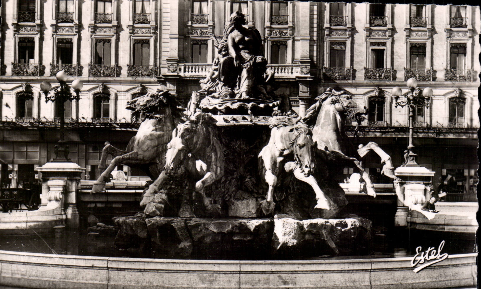 CPSM Lyon places Composts Fountain of Bartholdi