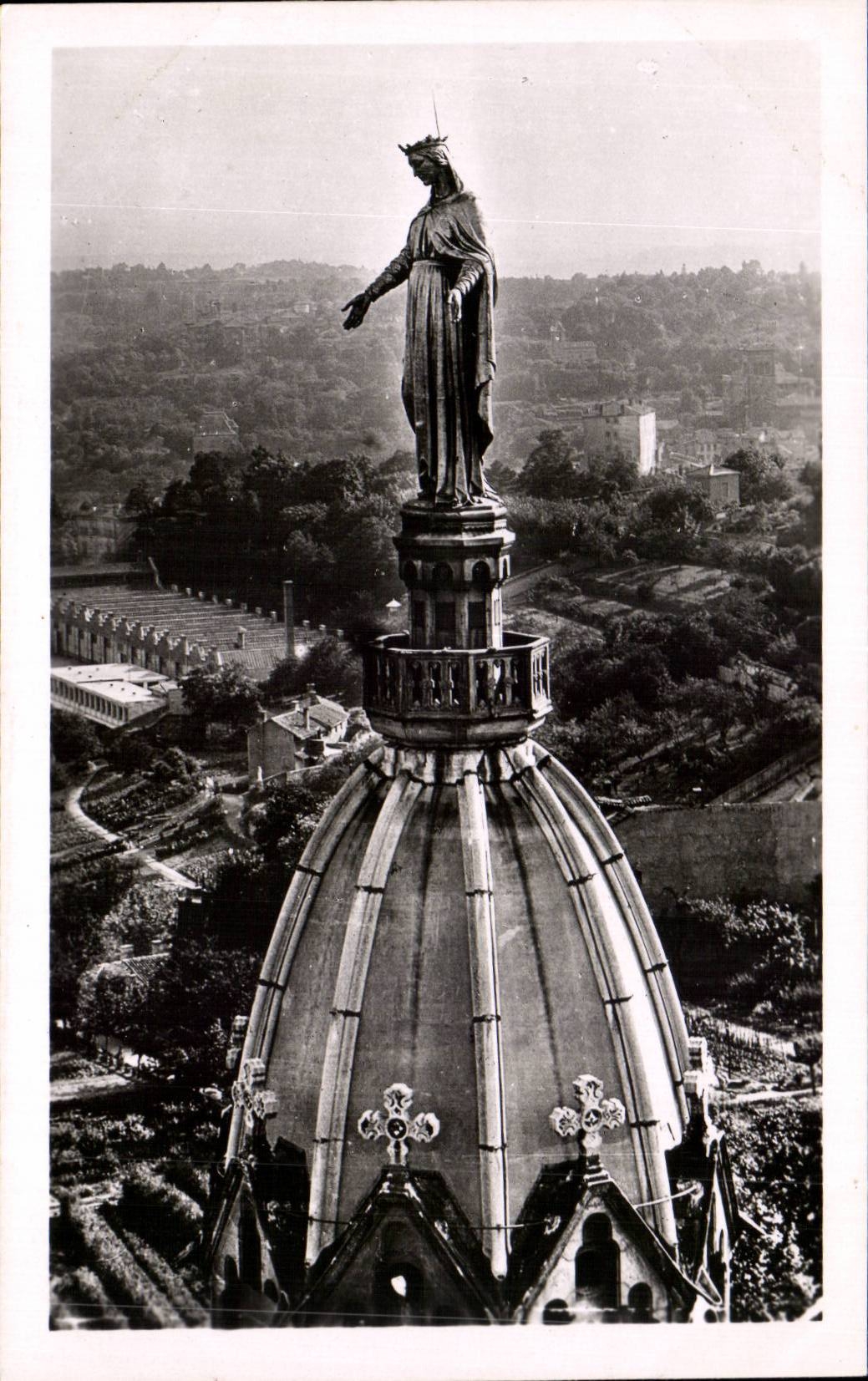CPSM Lyon Notre Dame de Fourviere and old vault
