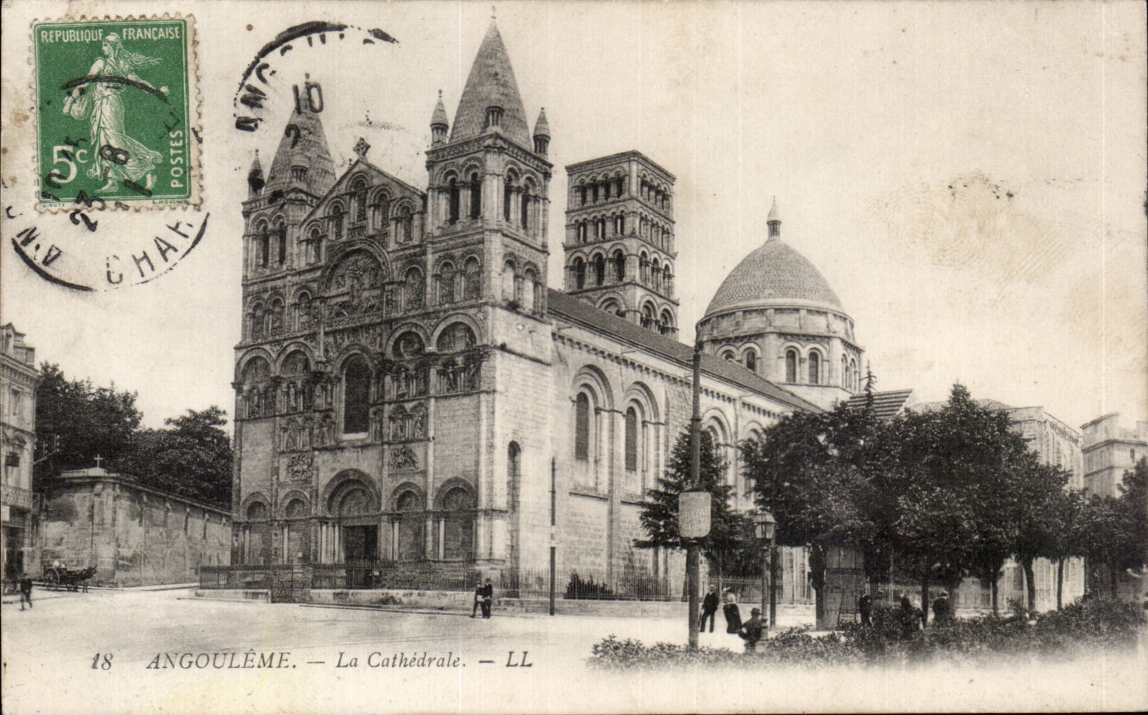 CPA Angouleme La cathedrale
