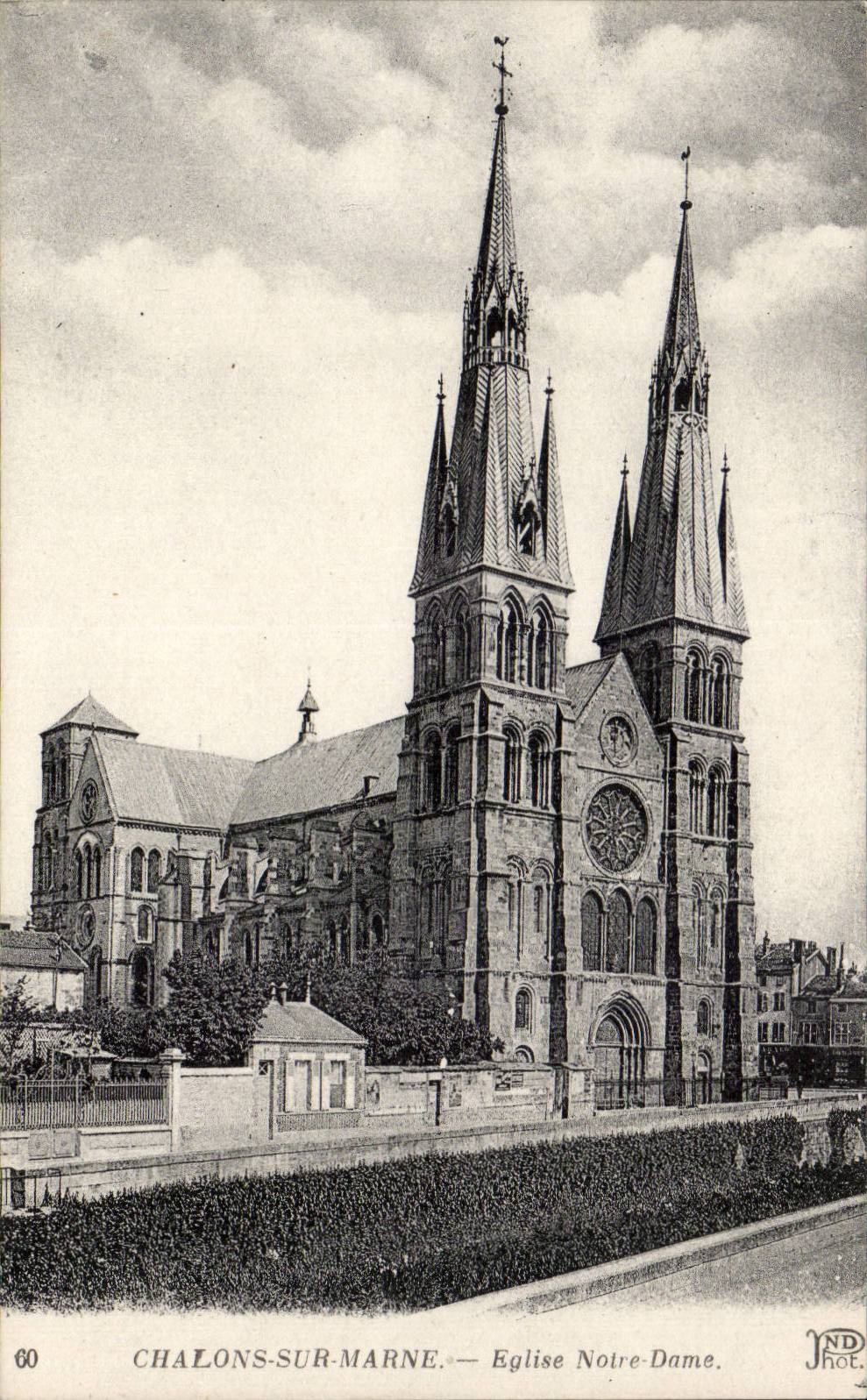 CPA Trawl-nets on the Marne Notre Dame Church