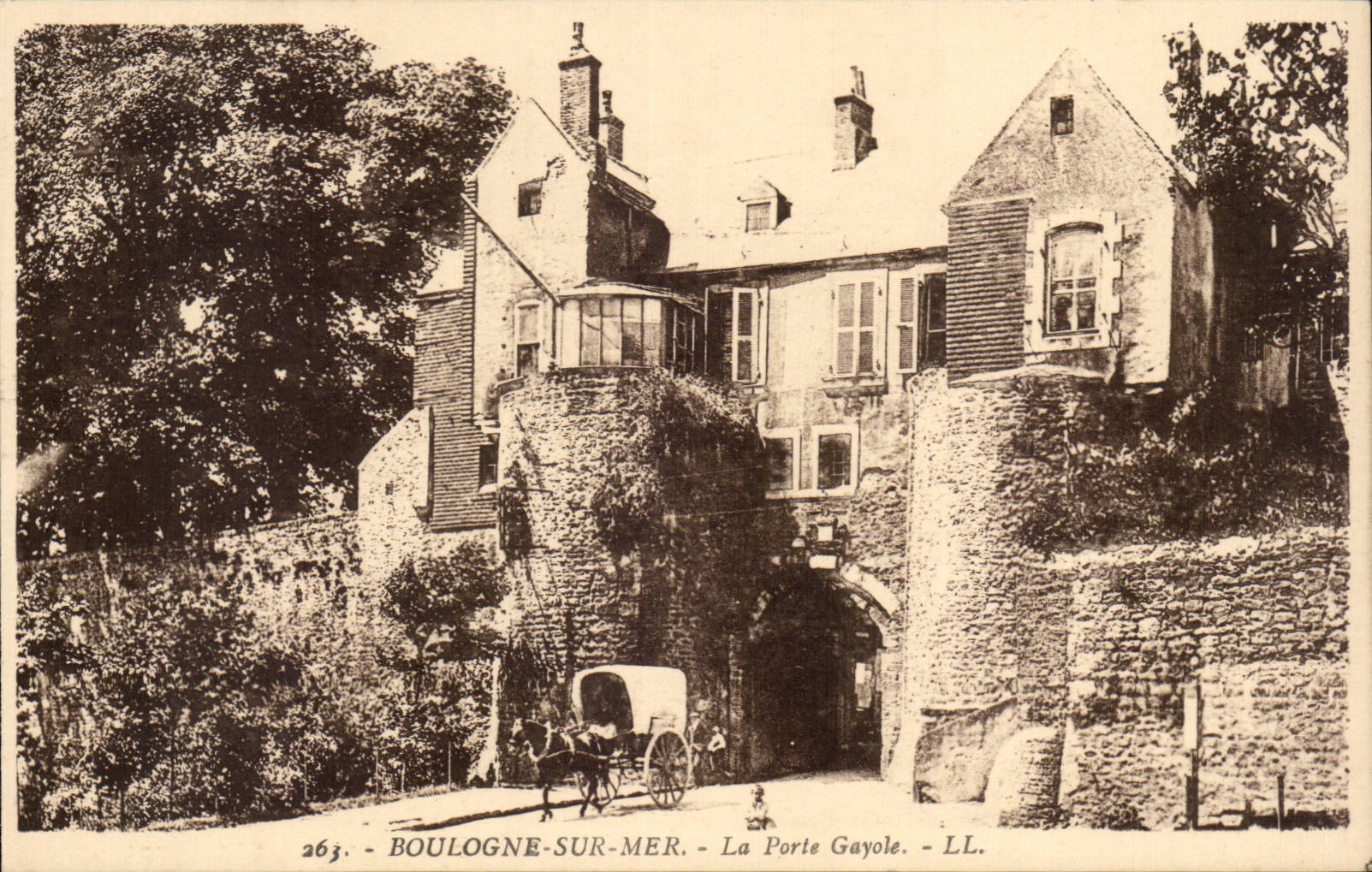 CPA Boulogne on Sea the Gayole door