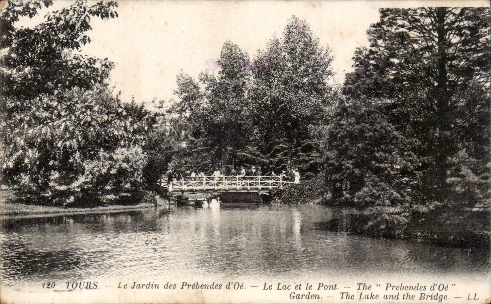 CPA Tours the garden of the Emoluments Oe the lake and the bridge