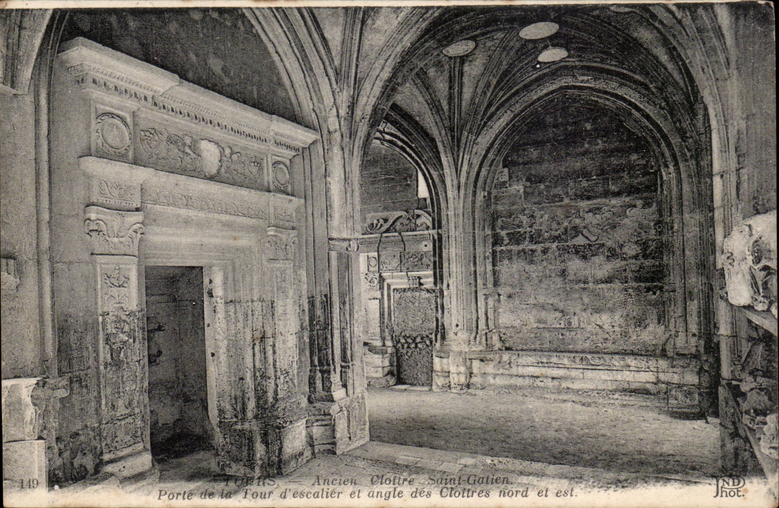 CPA Tours Old cloister Saint Gatien Gate of the tower staircase and northern angle of the cloisters and east