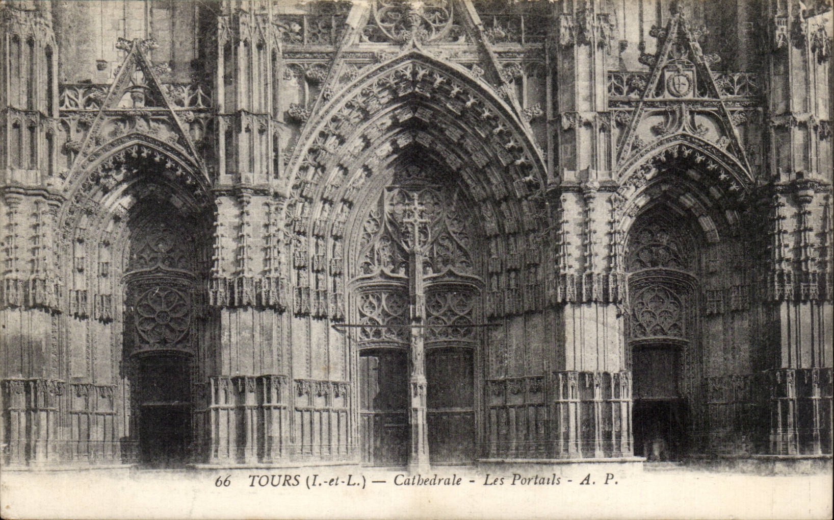 CPA Tours Cathedrale Les portails