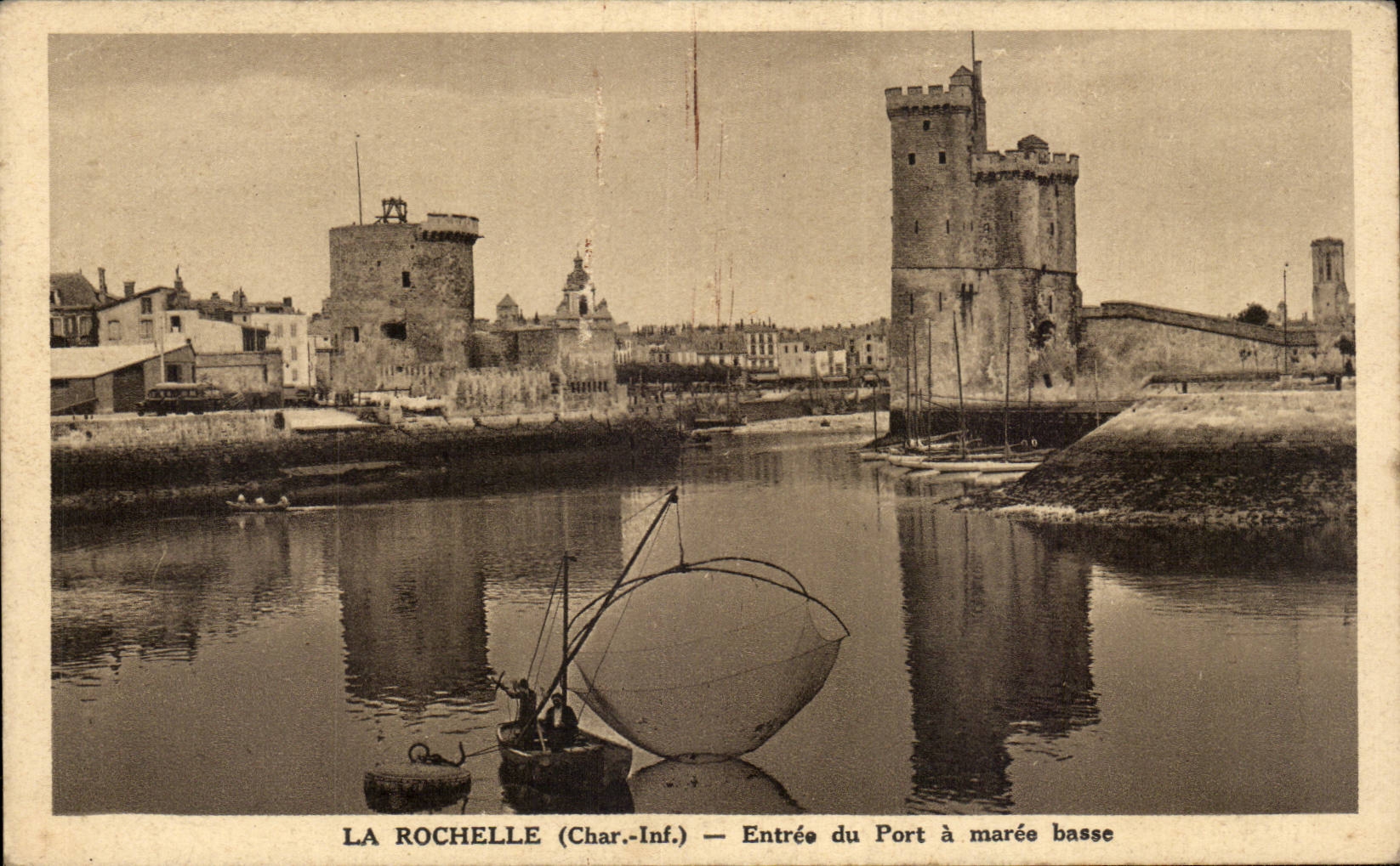 La entrada de CPA La Rochelle del puerto tiene marea baja