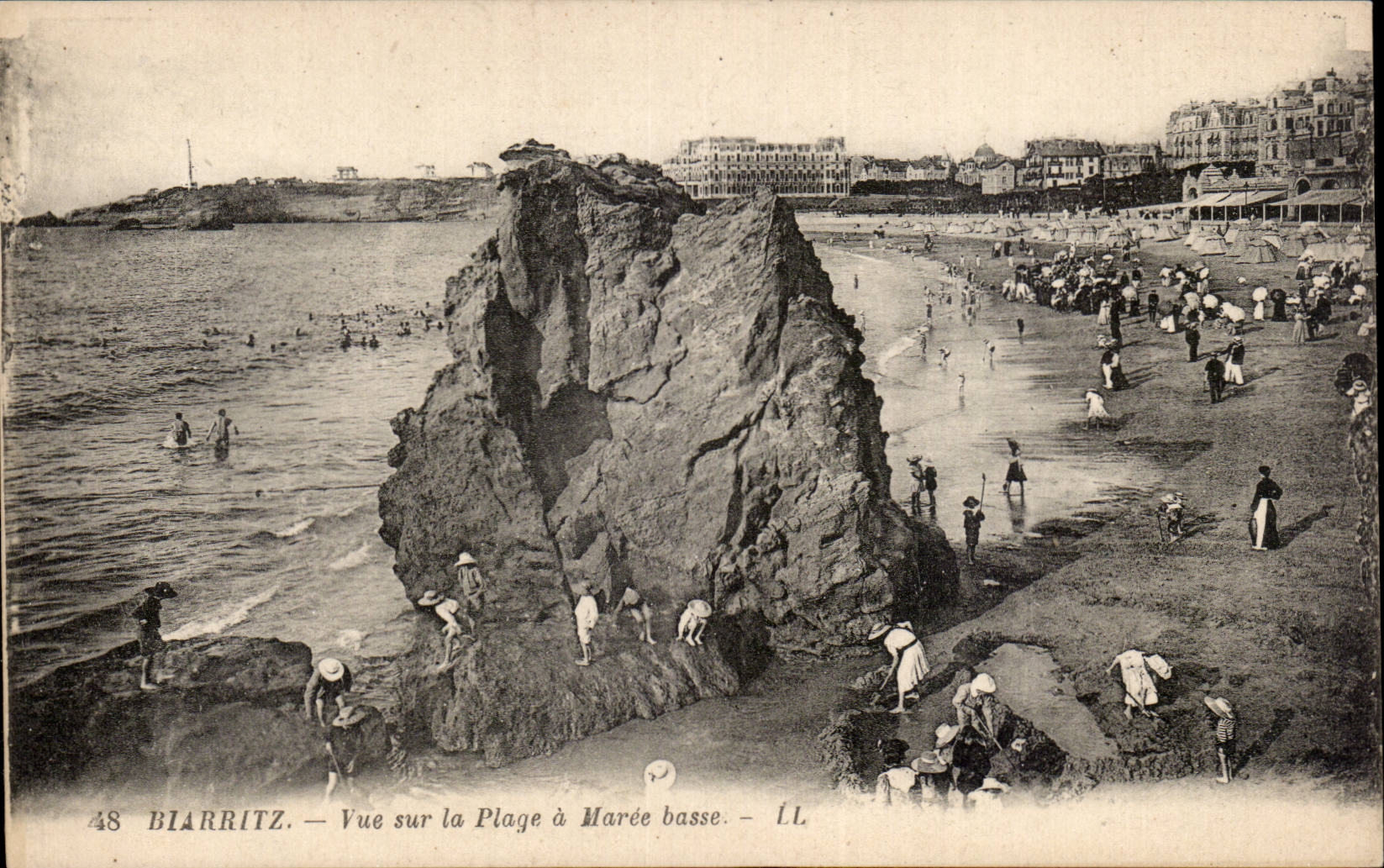 CPA Biarritz Vue sur la plage a maree basse