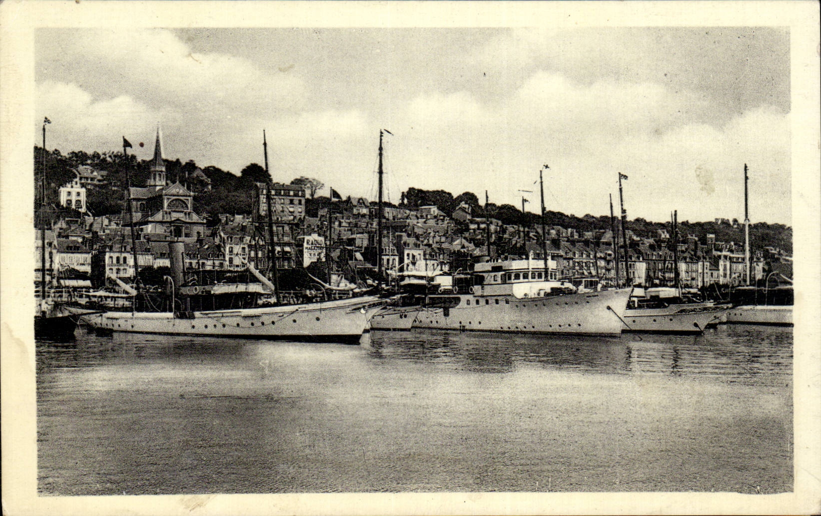 CPA Deauville the flowered beach the marina and yachts