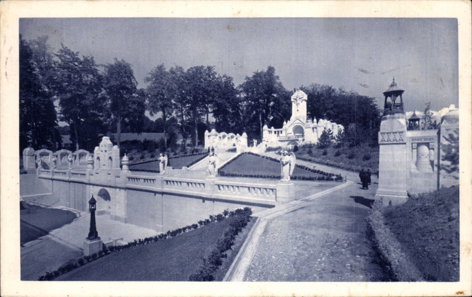 CPA la basilica de Lisieux la manera de ecterior cruzado