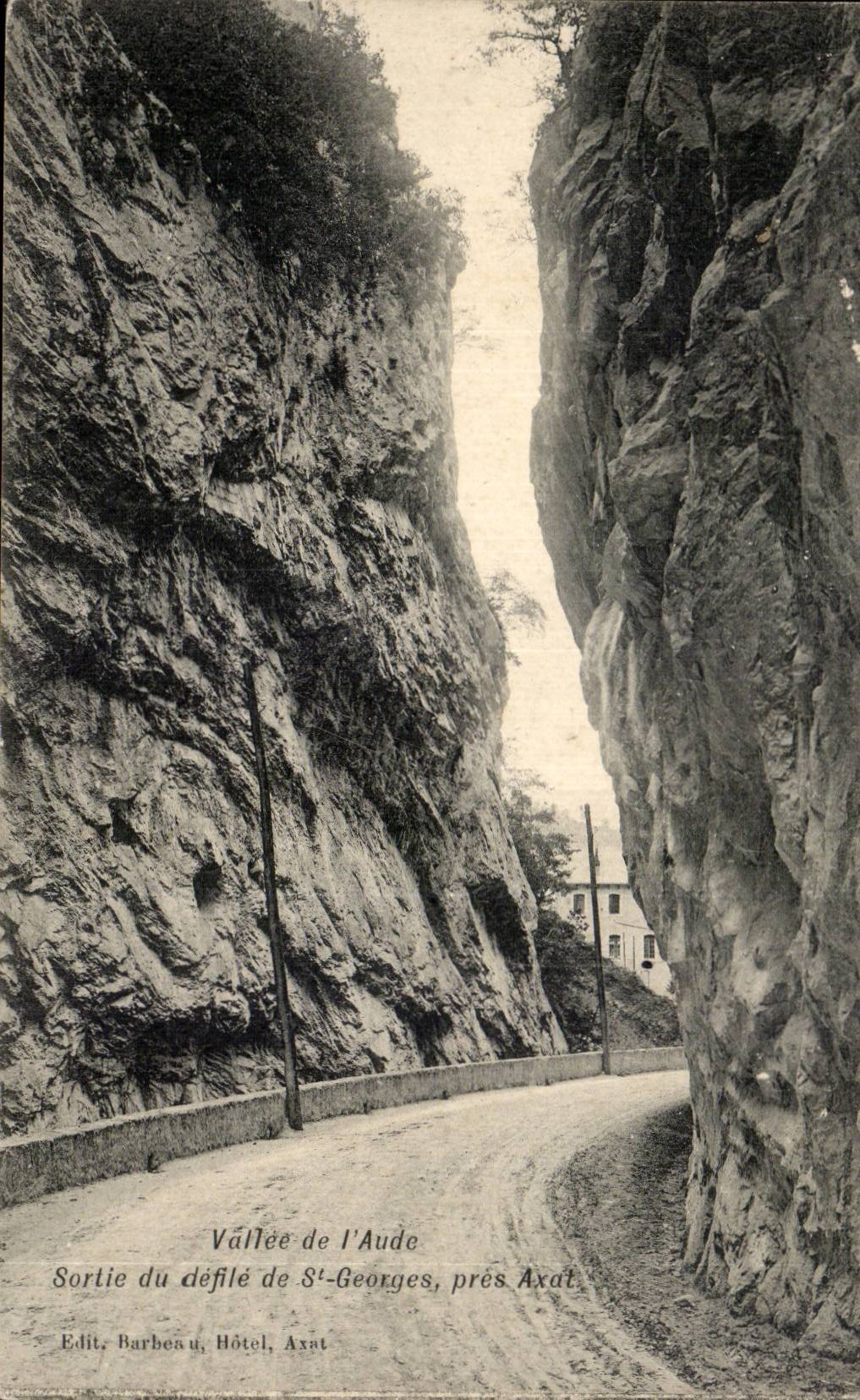 CPA Valley of Aude Sortie the procession of St Georges close Axat