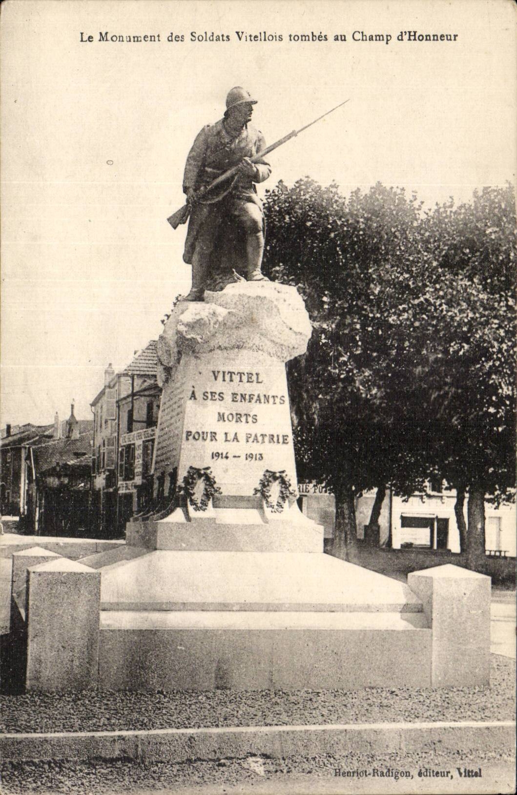 CPA Vittel the monument of the soldiers vitellois tombs to the field honor