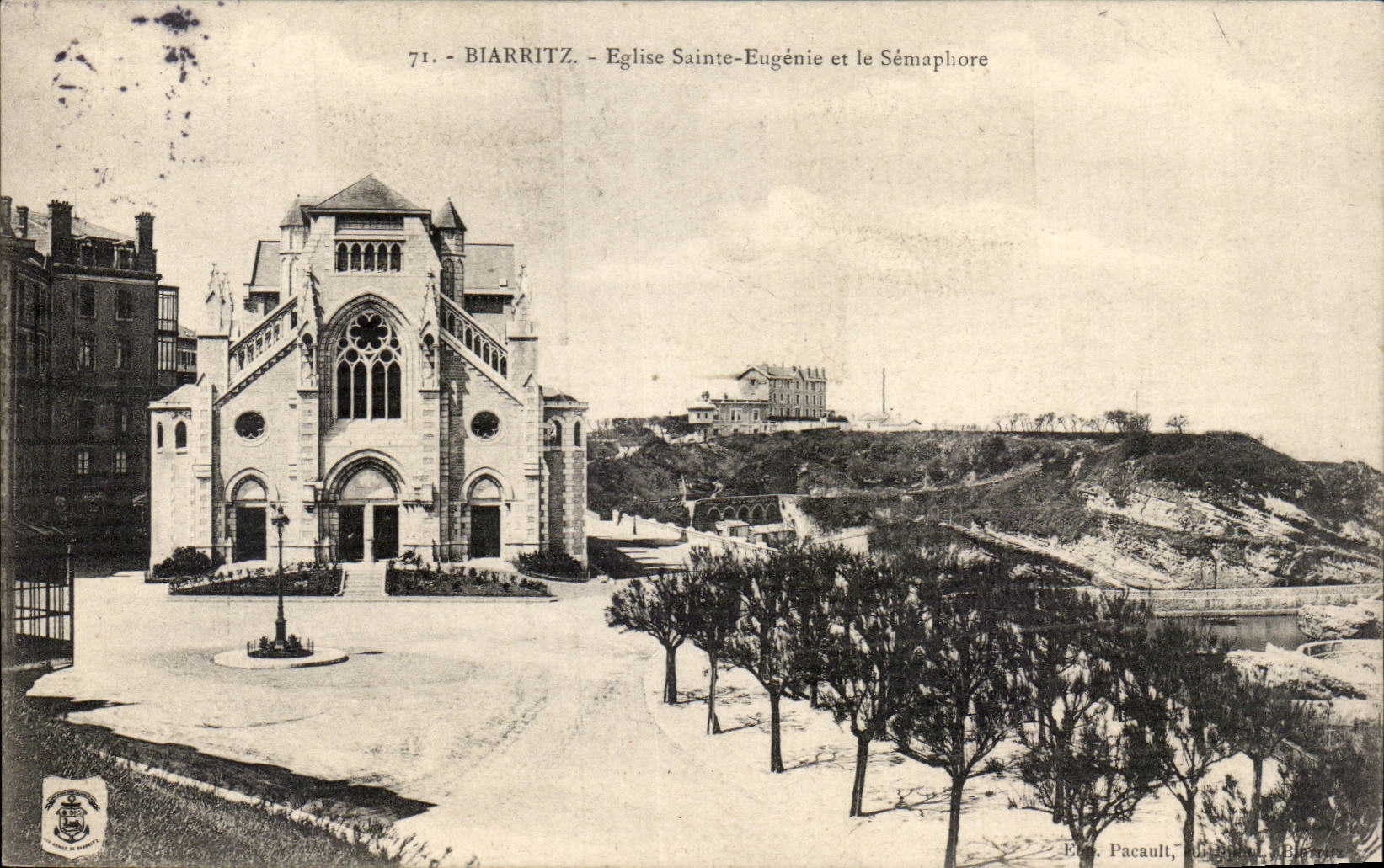 CPA Biarritz Eglise Sainte Eugenie et le semaphore 