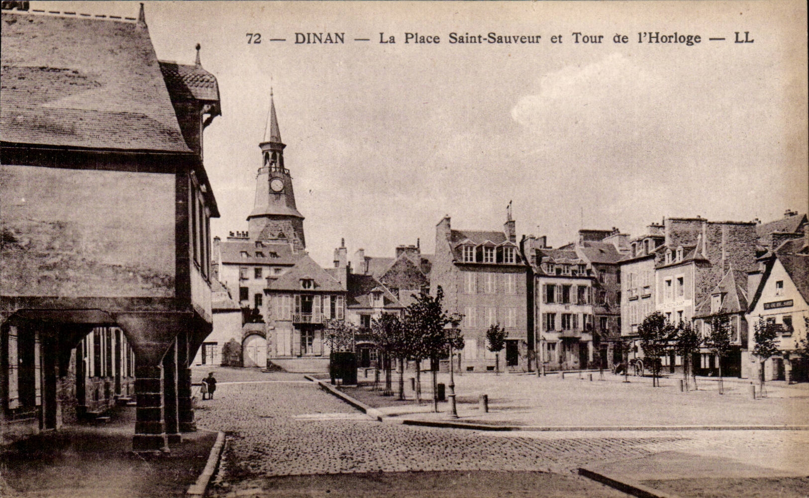 CPA Dinan the place Saint Saver and turn of clock