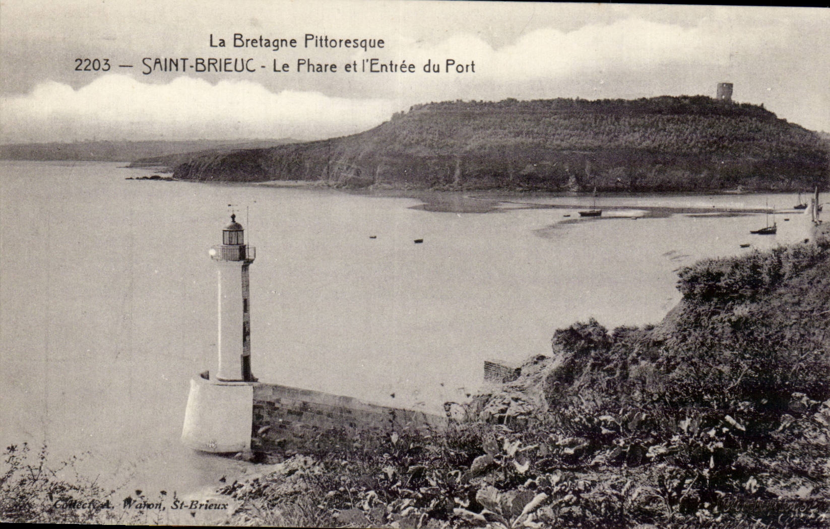 CPA Saint Brieuc the headlight and Entering of the Lighthouse port