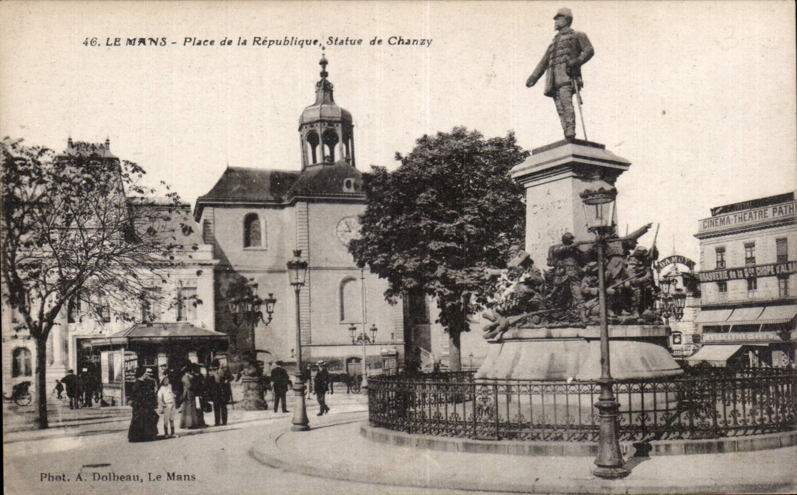 CPA Mans Places Republic of Chanzy Statue