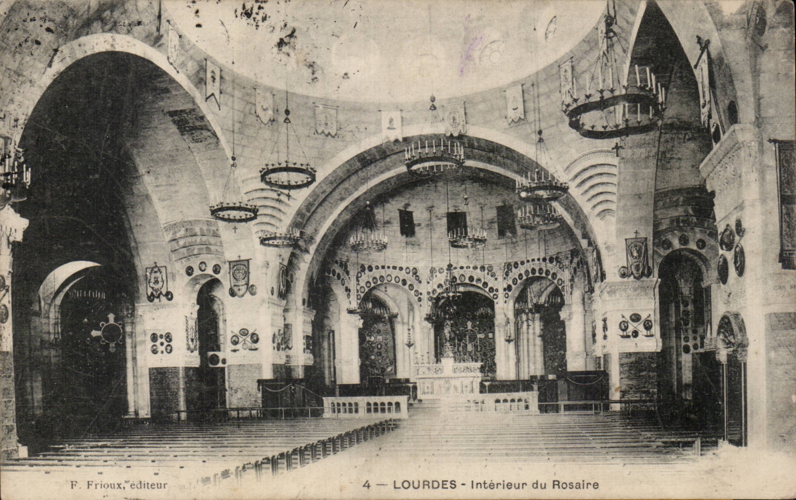 CPA Lourdes Interior of the rosary