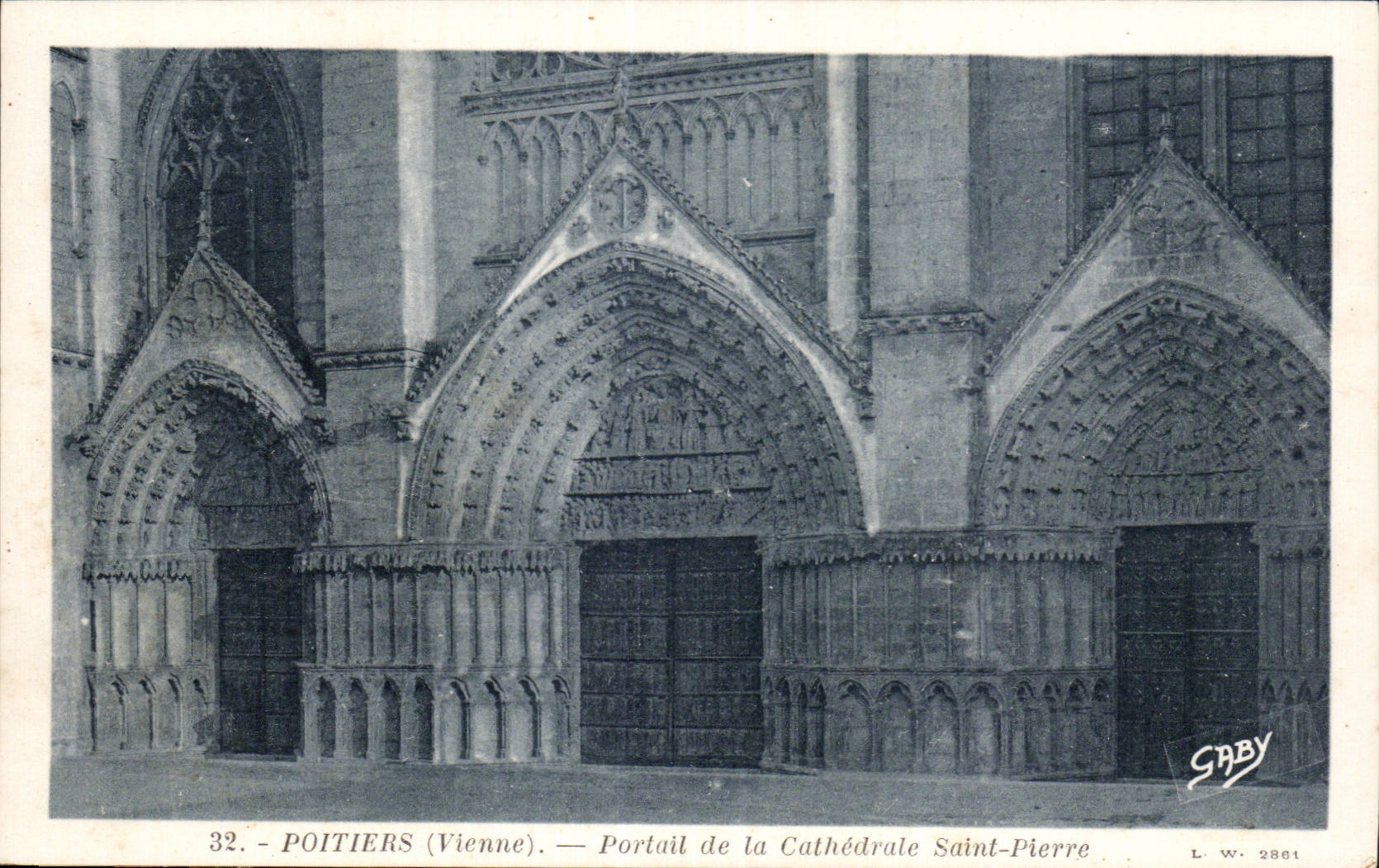 CPA Poitiers Gate of the cathedral Saint Pierre