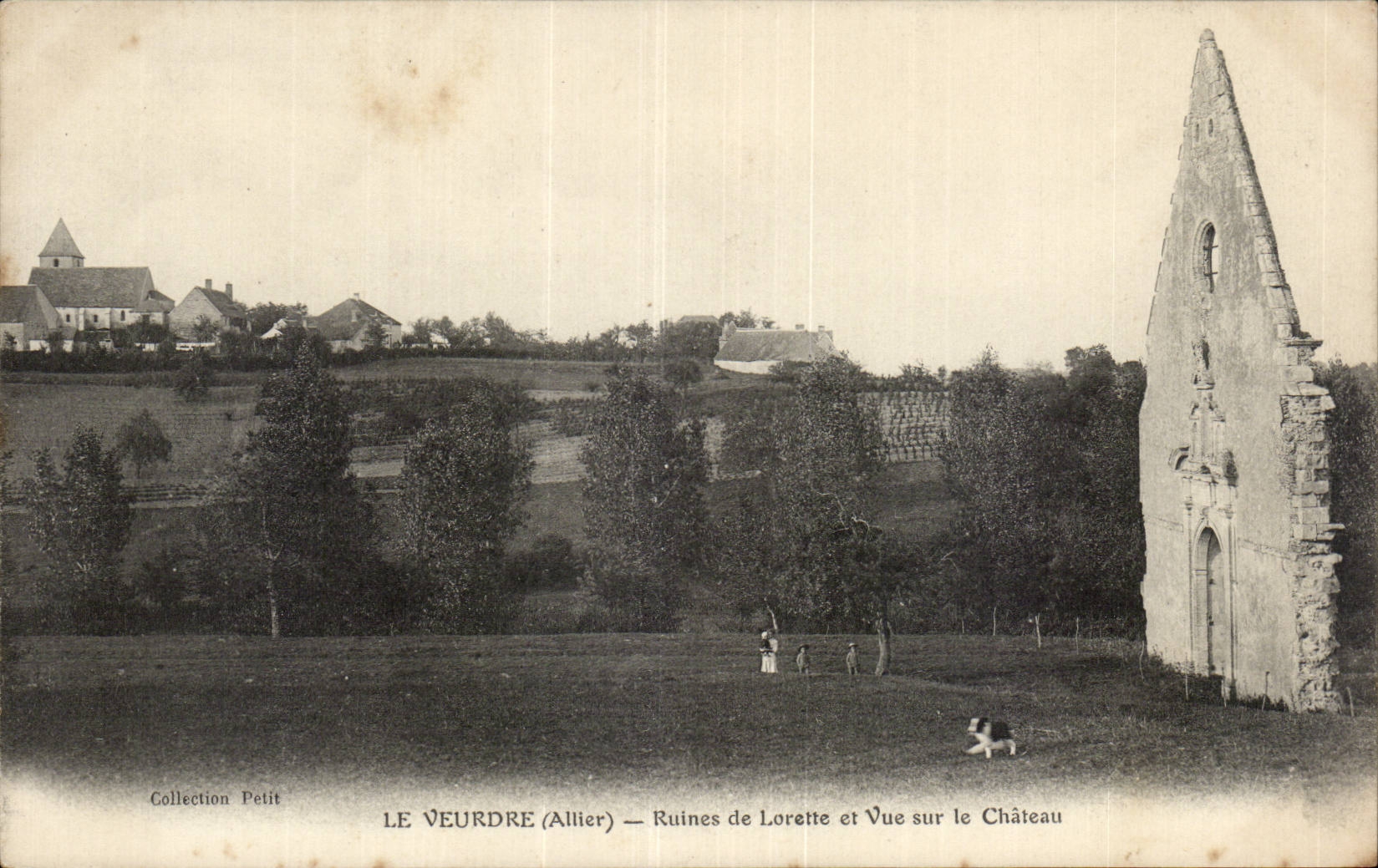CPA Le Veurdre Ruines de Lorette et vue sur le chateau