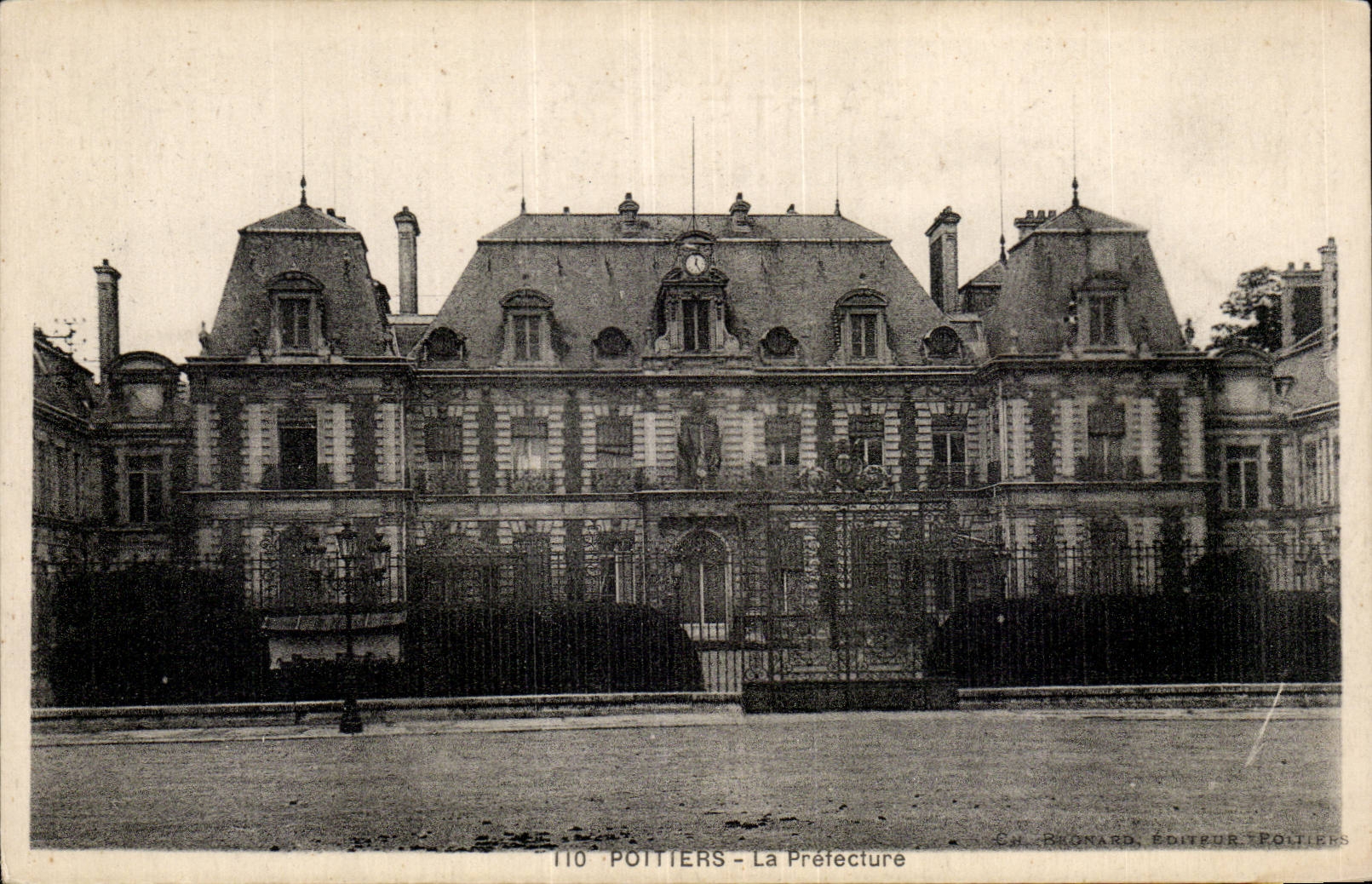 CPA Poitiers prefecture