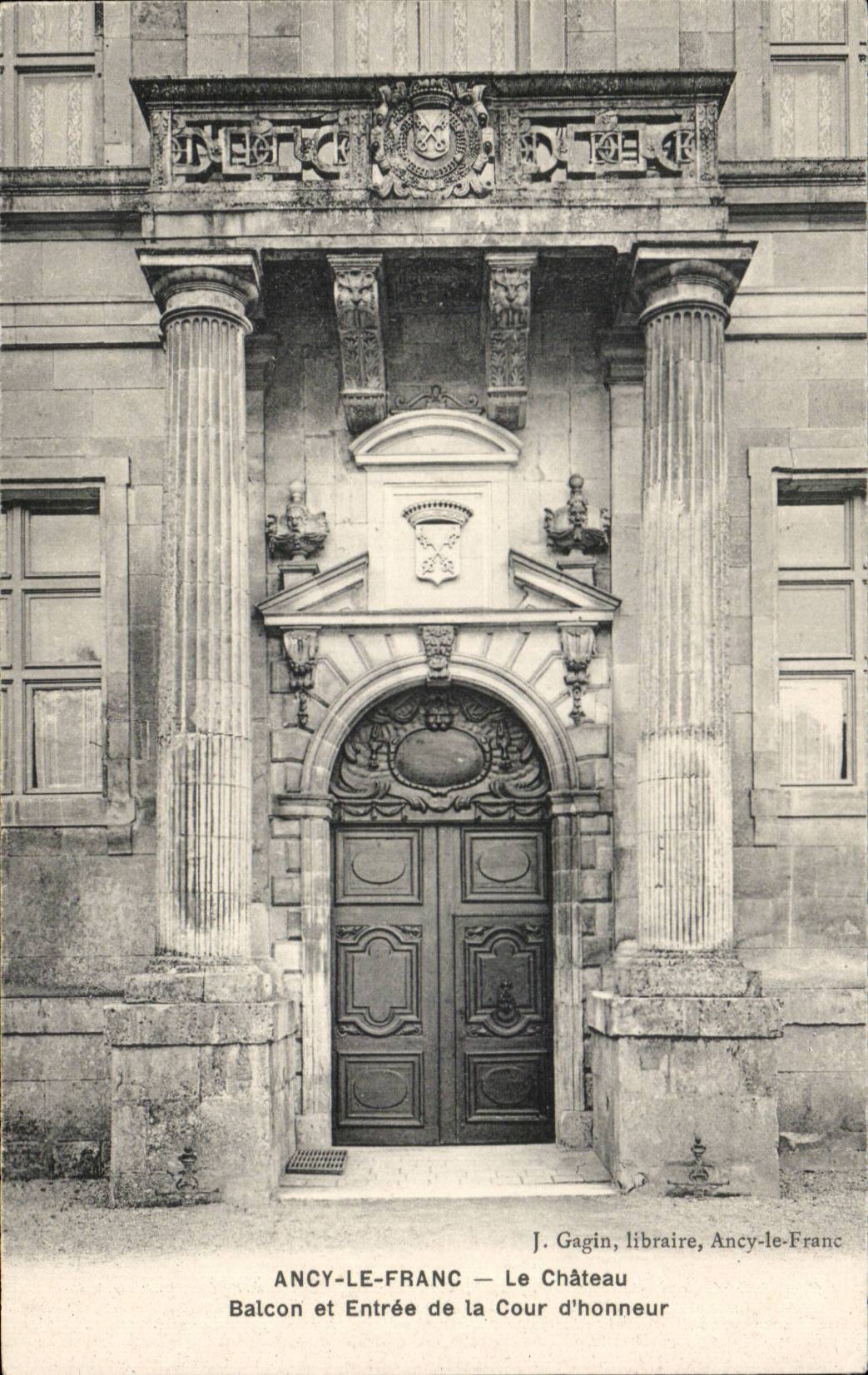 Ancy le Franc - Le Chateau CPA 