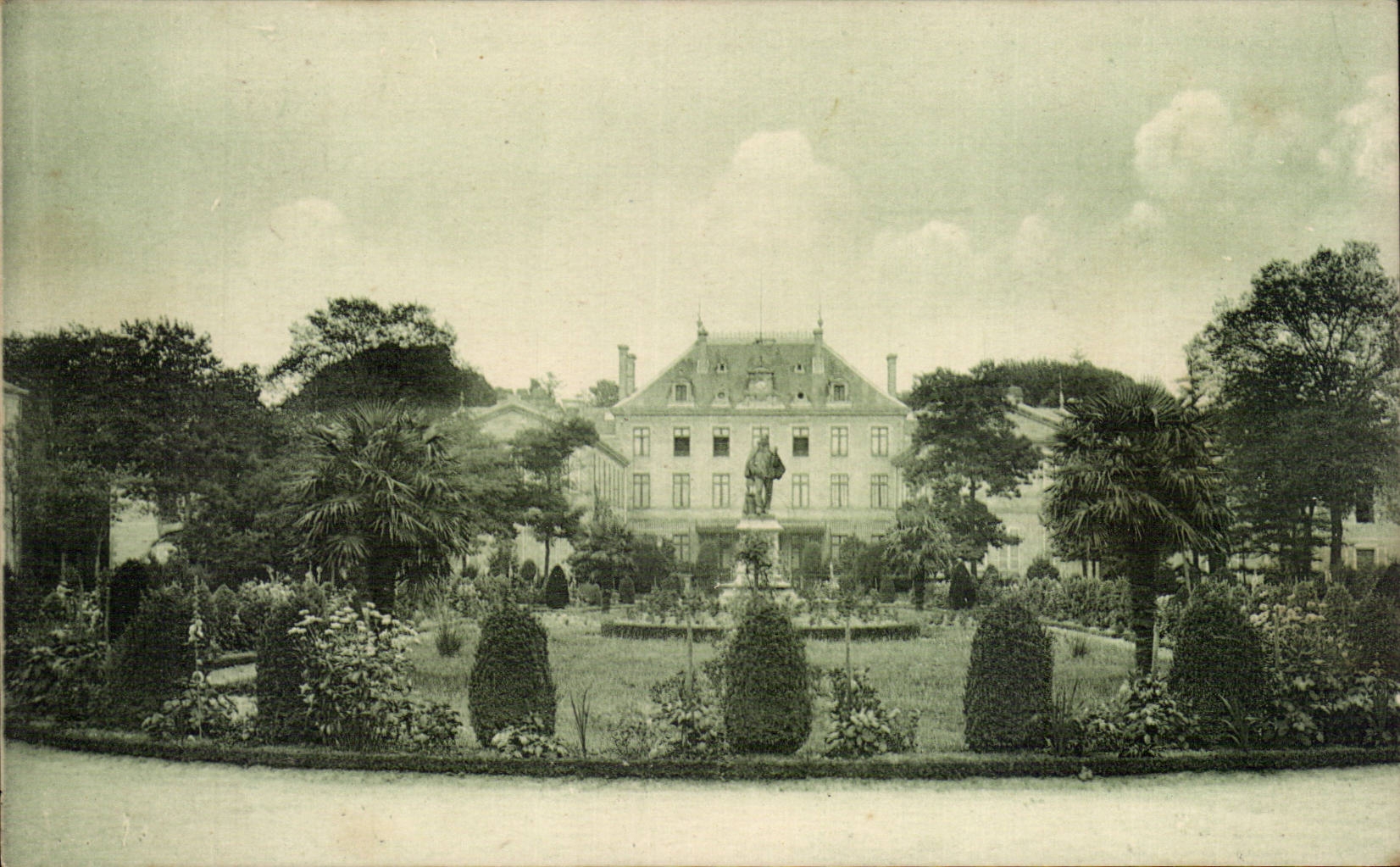 La roca en Yon - jardin de la prefectura CPA