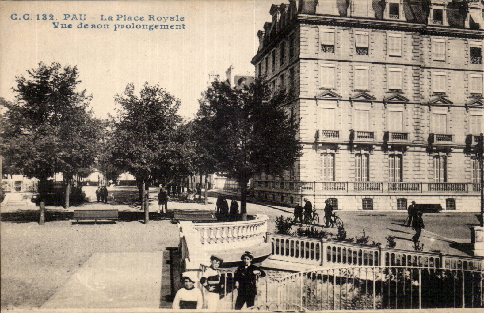 Pau - La Place Royale - CPA 