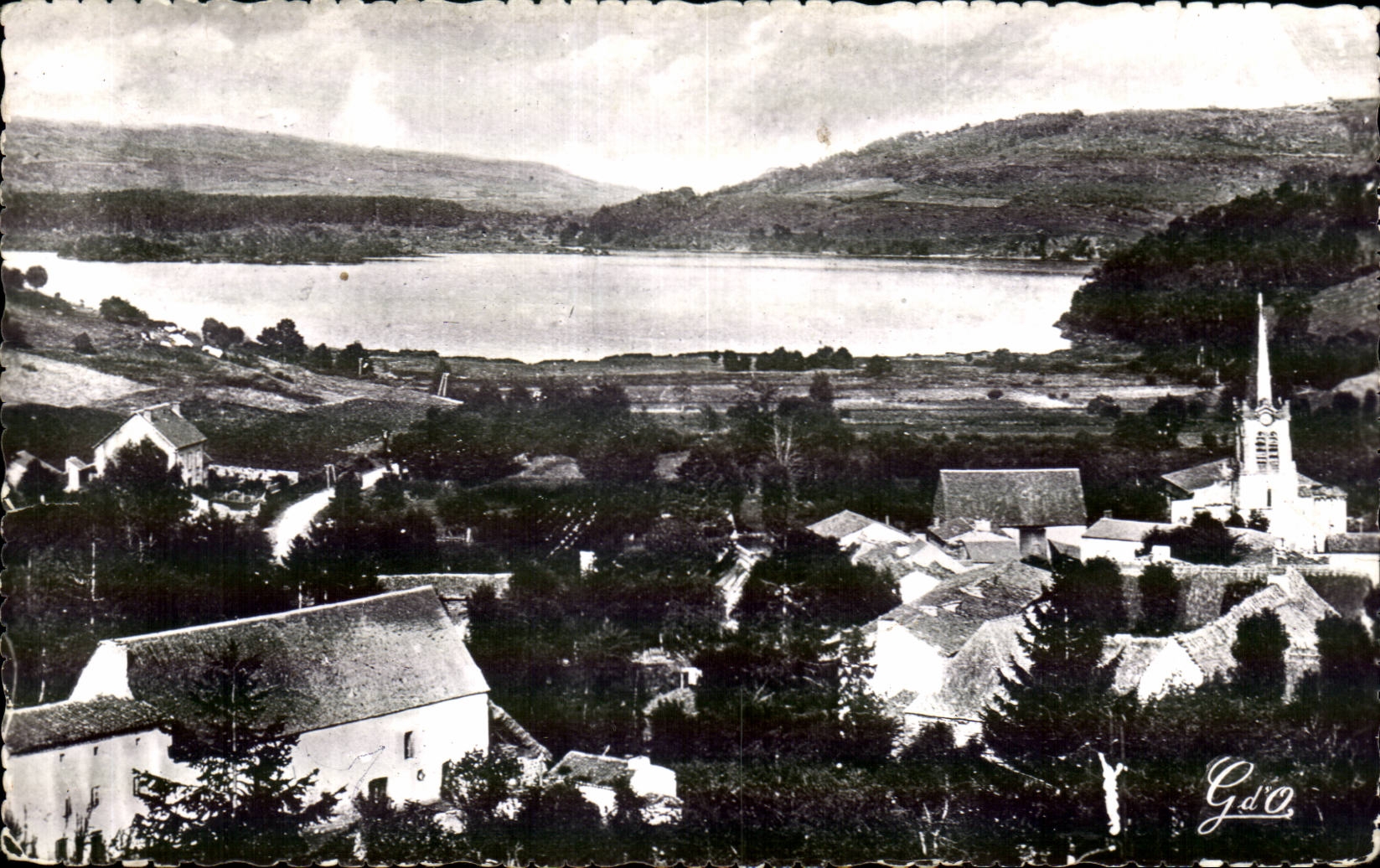 Auvergne - Village and Lake Aydat - CPA