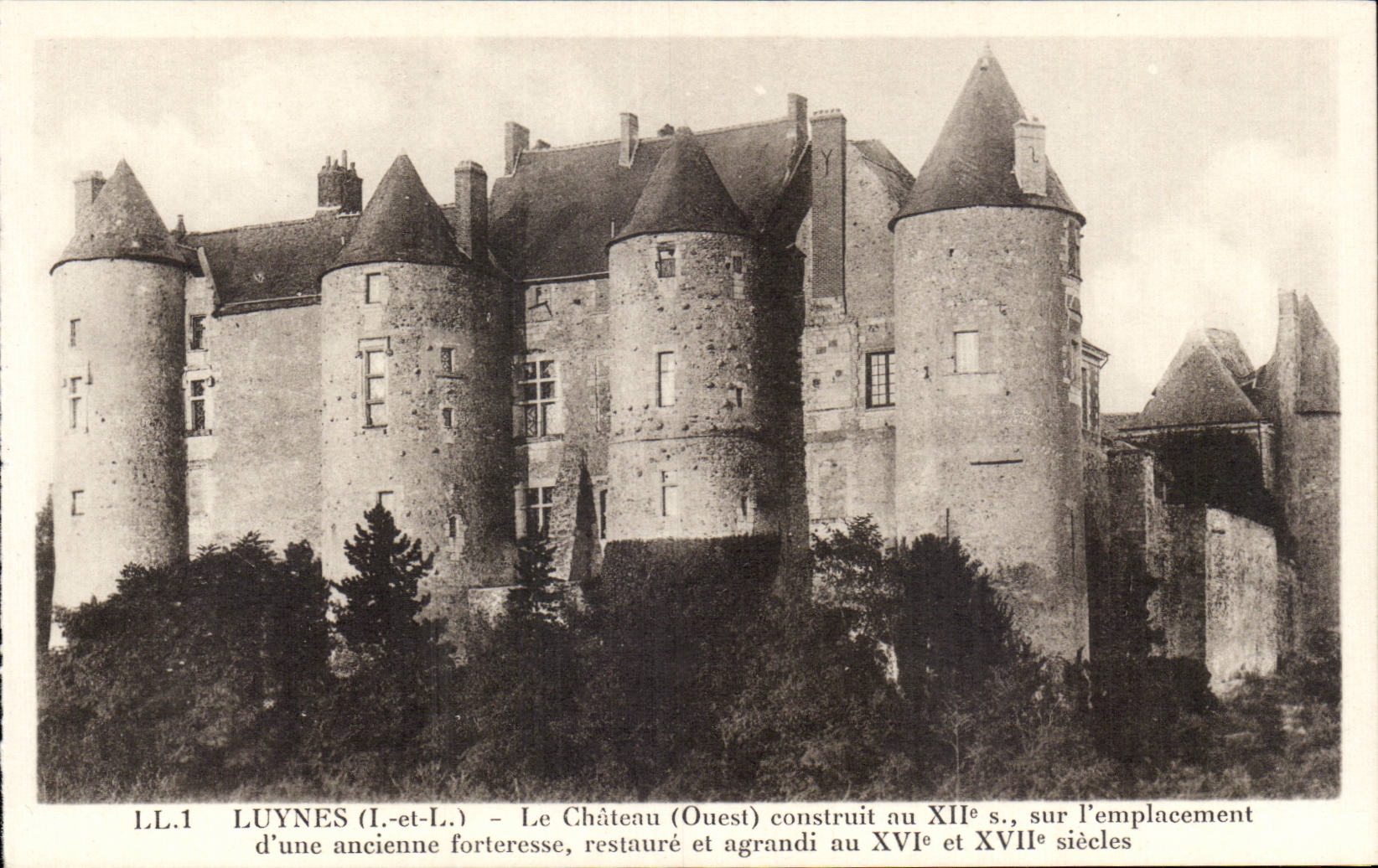 Luynes - the Castle - CPA